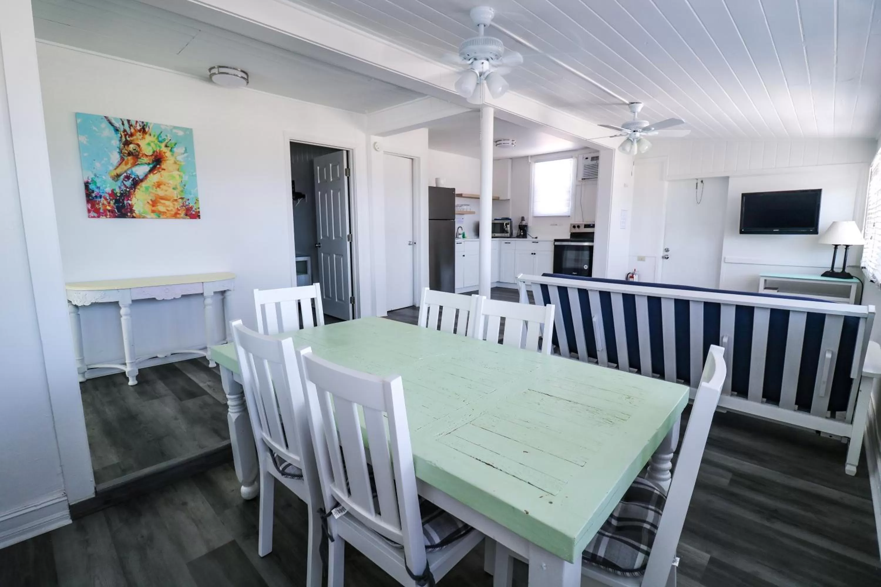 Dining area in Drop Anchor Resort & Marina