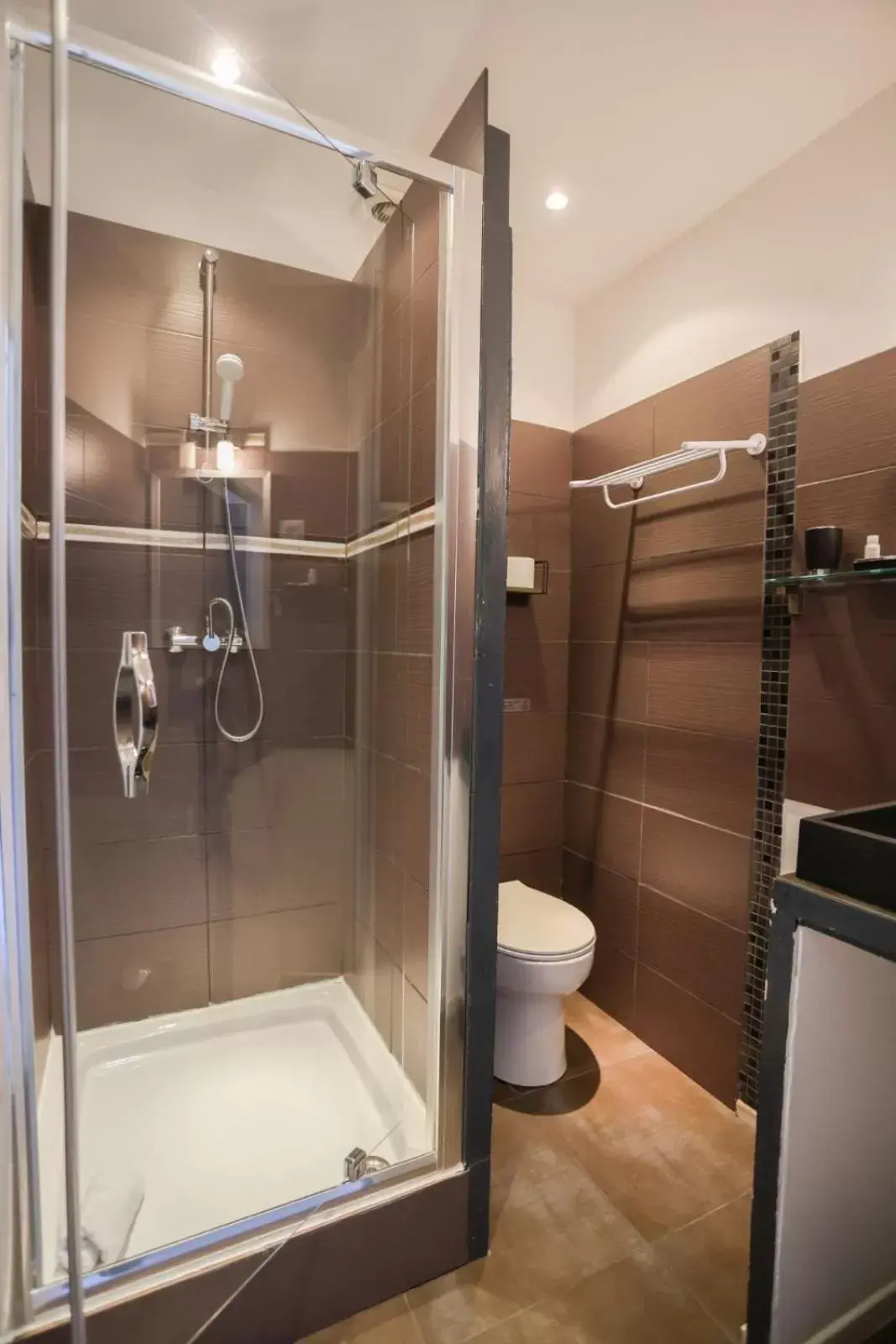 Shower, Bathroom in Hostellerie LE PANEL