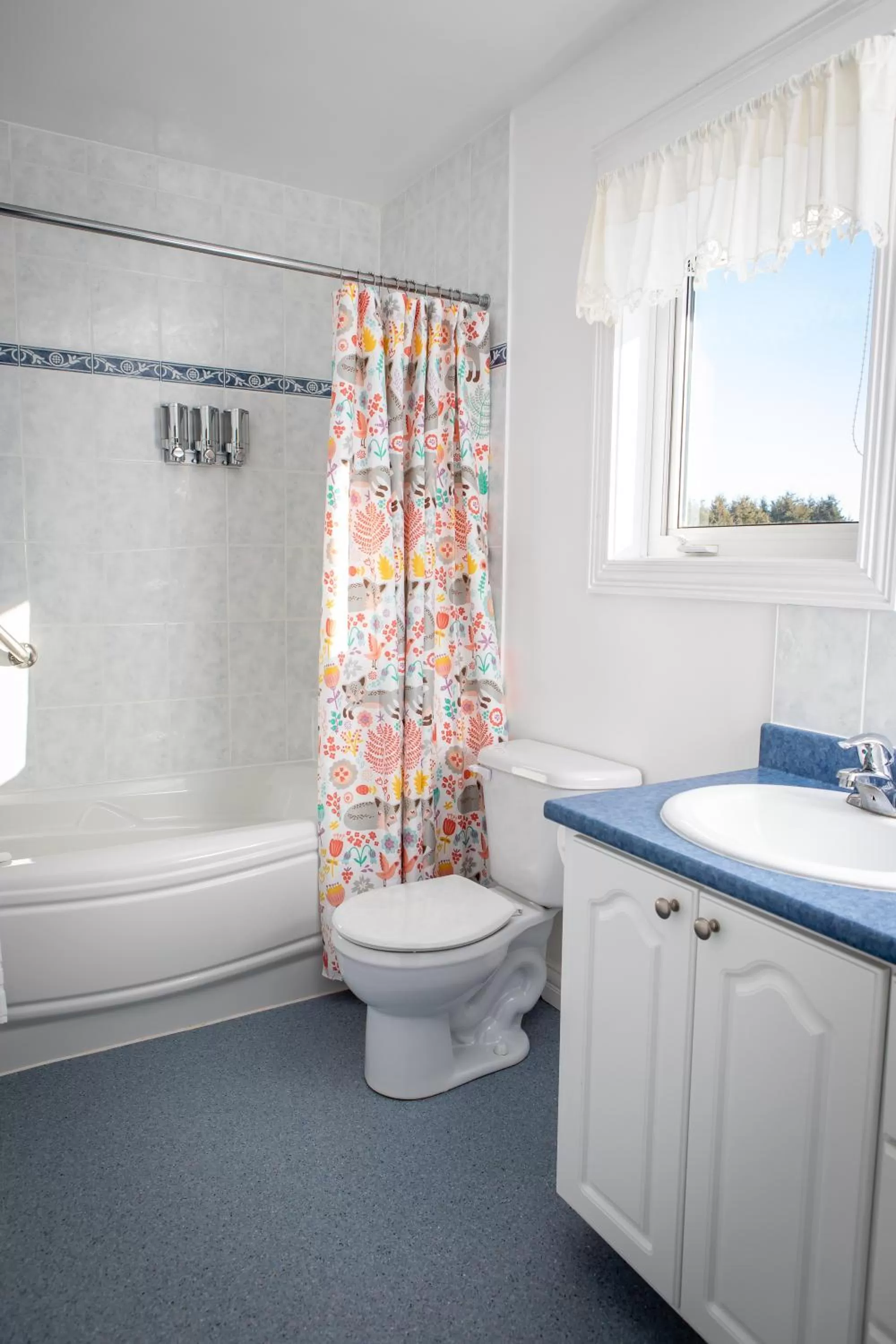 Bathroom in Baker Shore Bed and Breakfast
