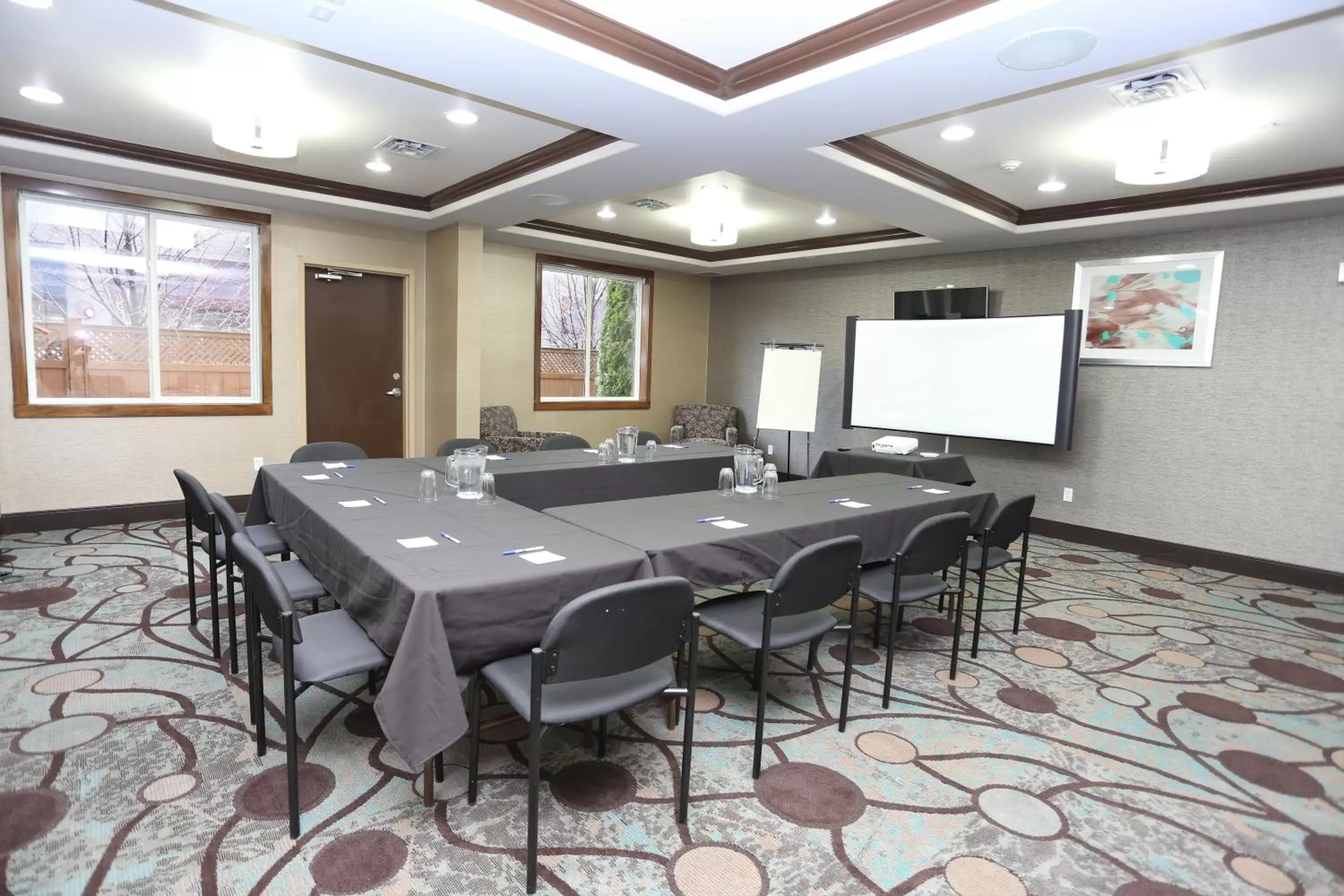 Meeting/conference room in Holiday Inn Express Hotel & Suites Vernon, an IHG Hotel