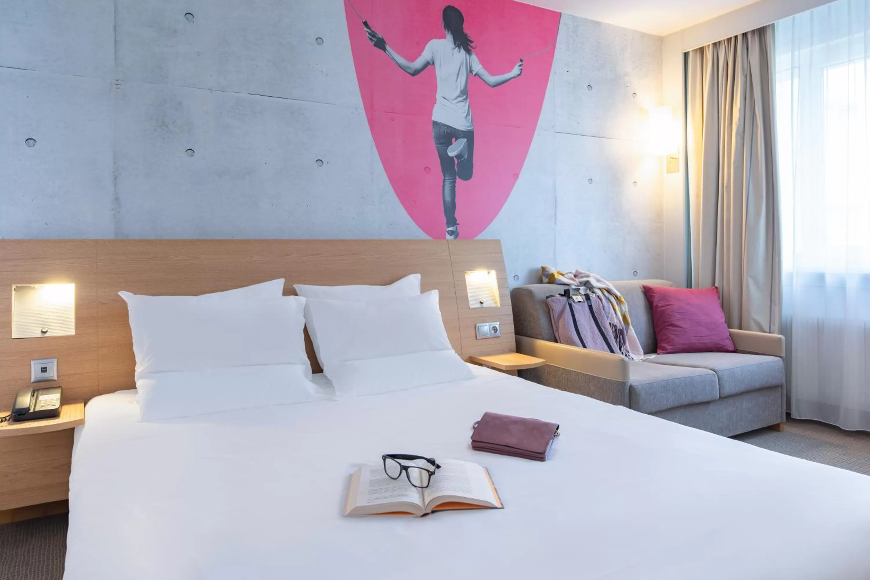 Day, Bed in Novotel Wrocław City