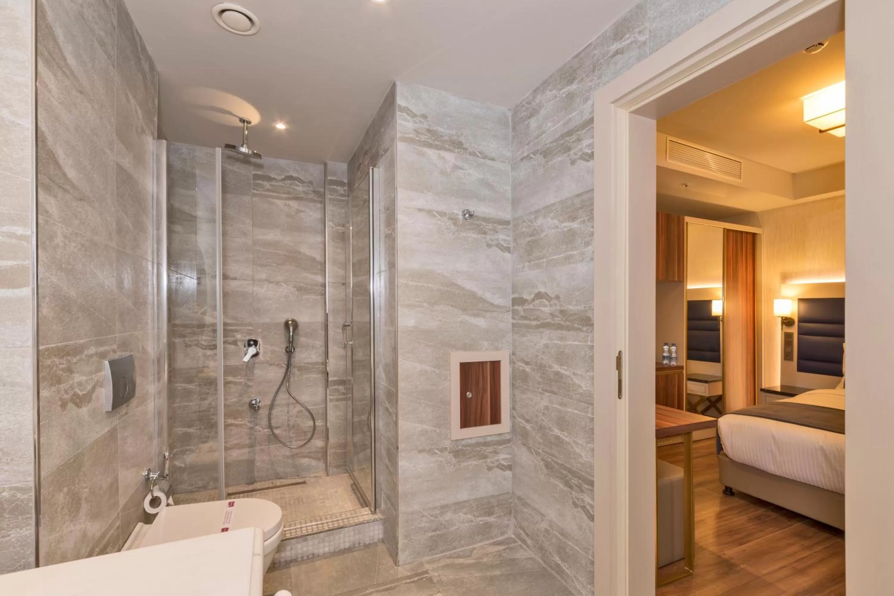 Bathroom in Golden Royal Hotel