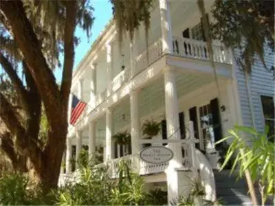 Property building in Rhett House Property building in Rhett House