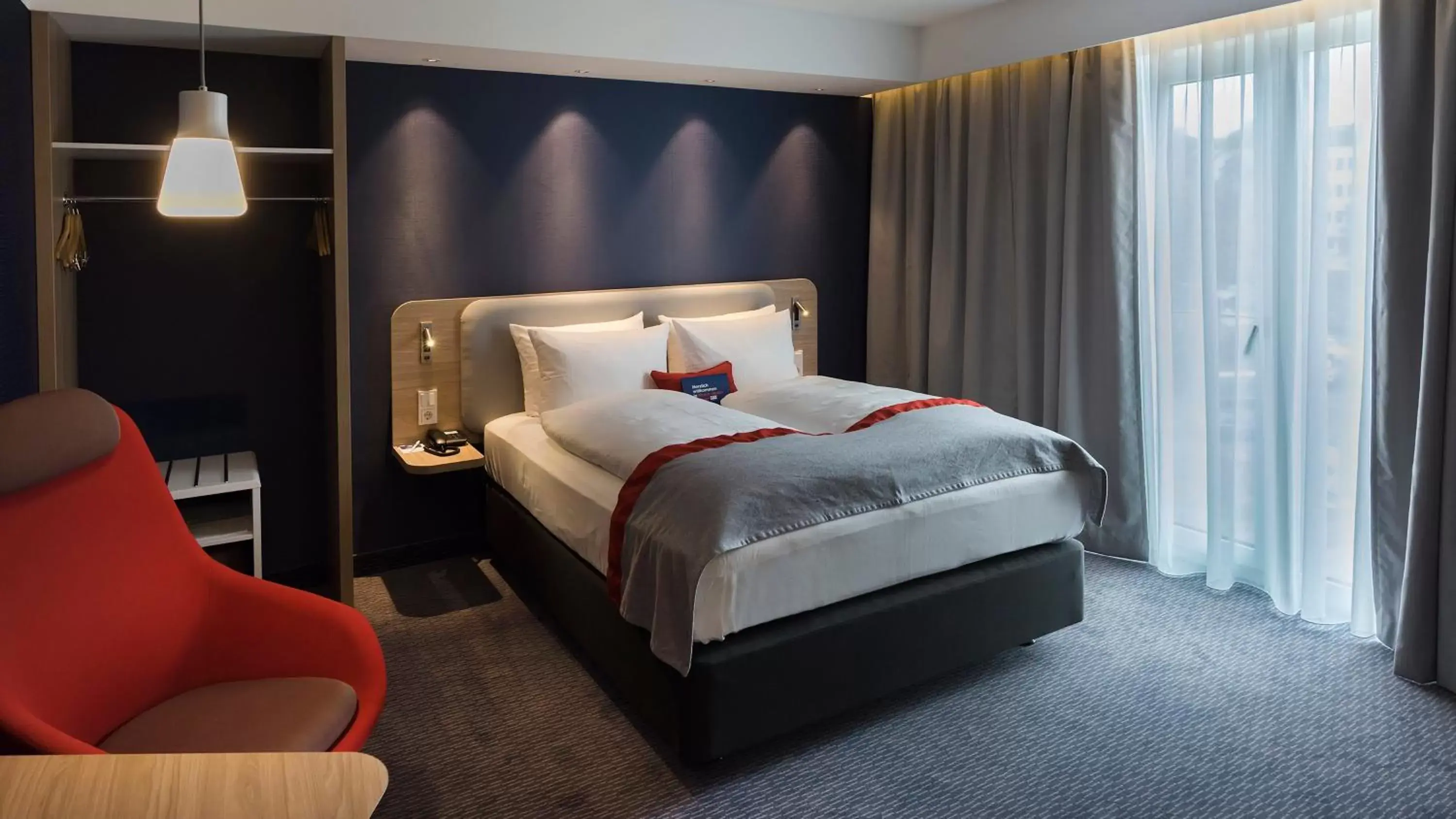 Photo of the whole room, Bed in Holiday Inn Express - Wiesbaden by IHG Photo of the whole room, Bed in Holiday Inn Express - Wiesbaden by IHG