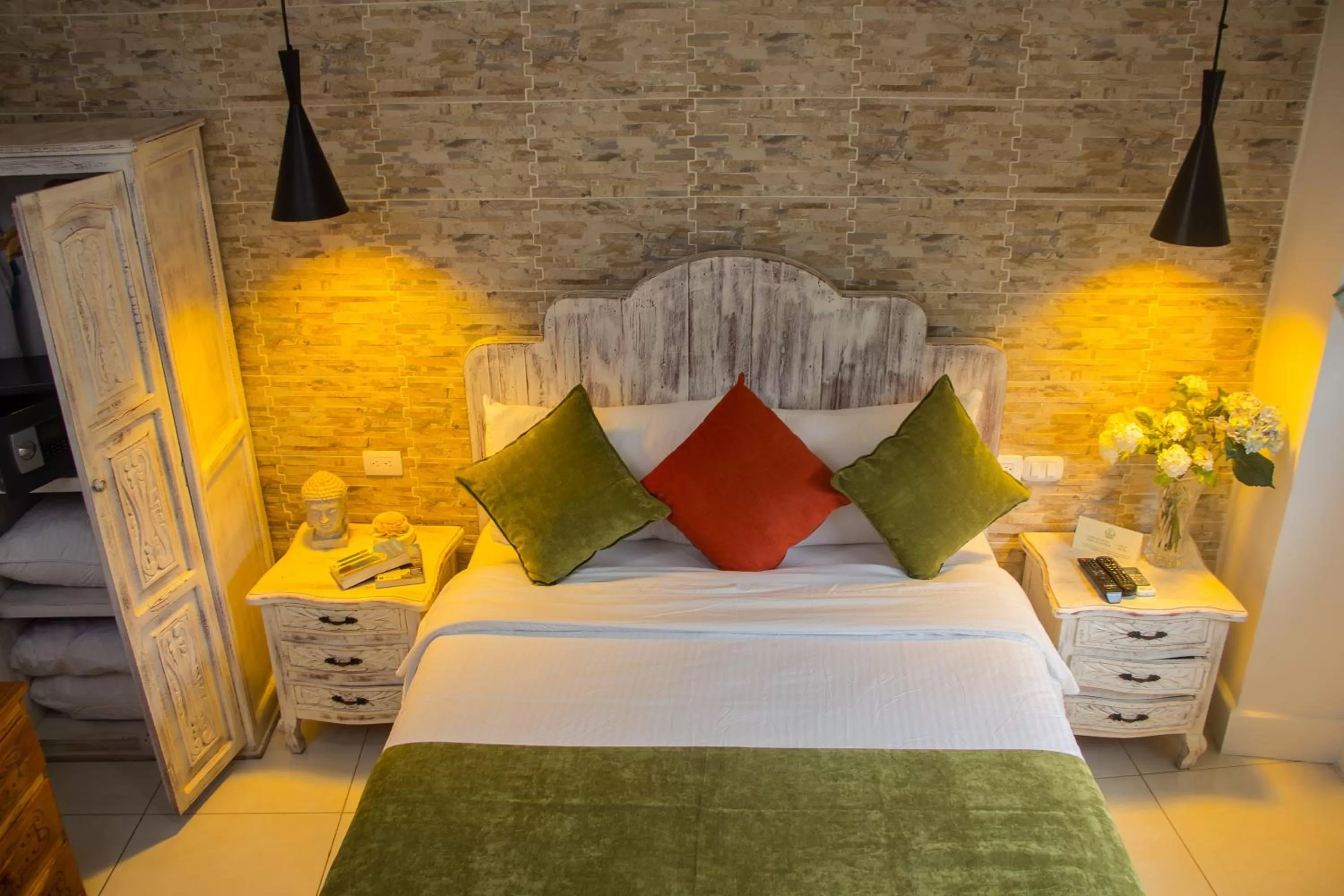 Photo of the whole room, Bed in Voilá Signature Casa Isabel