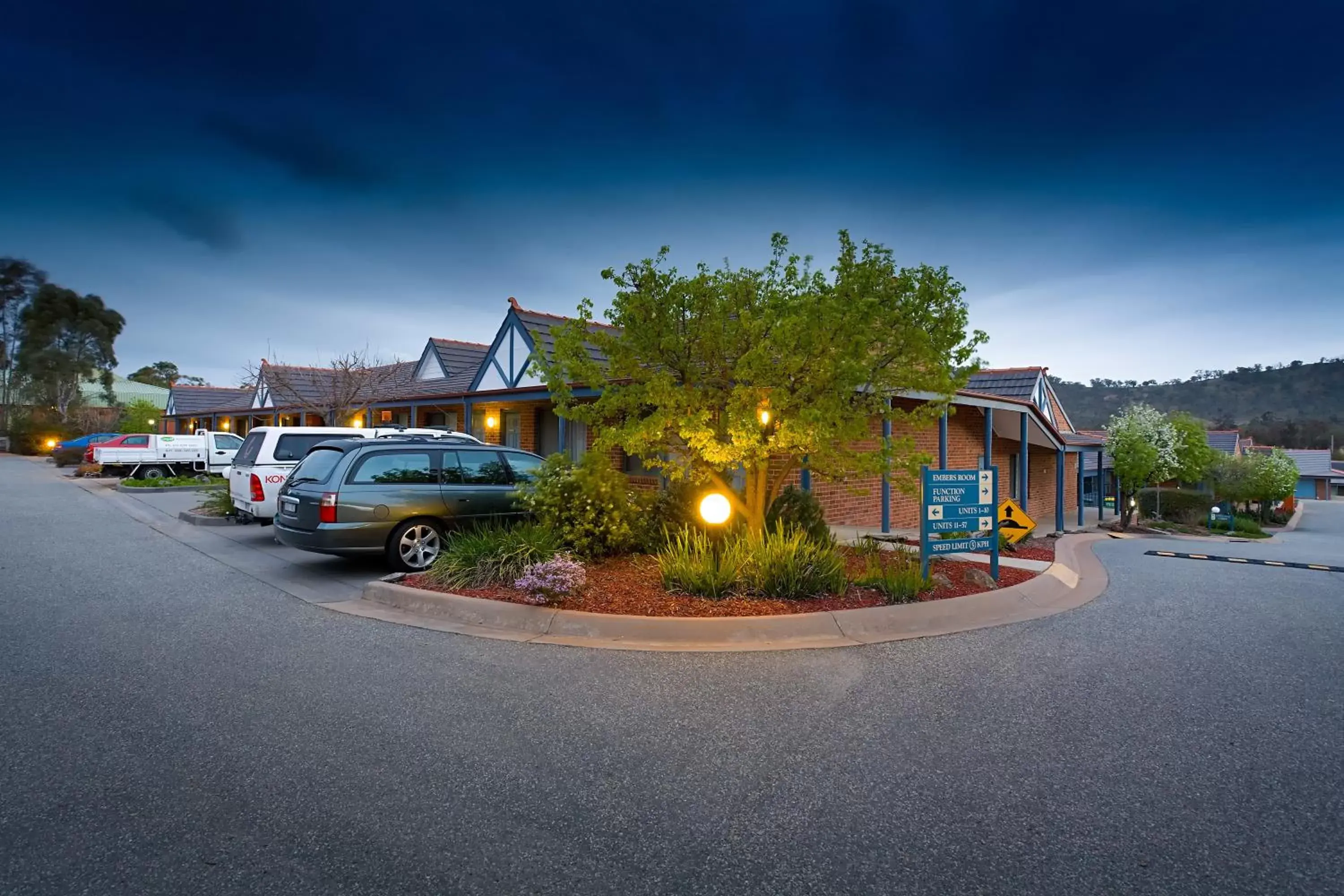 Facade/entrance, Property Building in Blazing Stump Motel & Suites