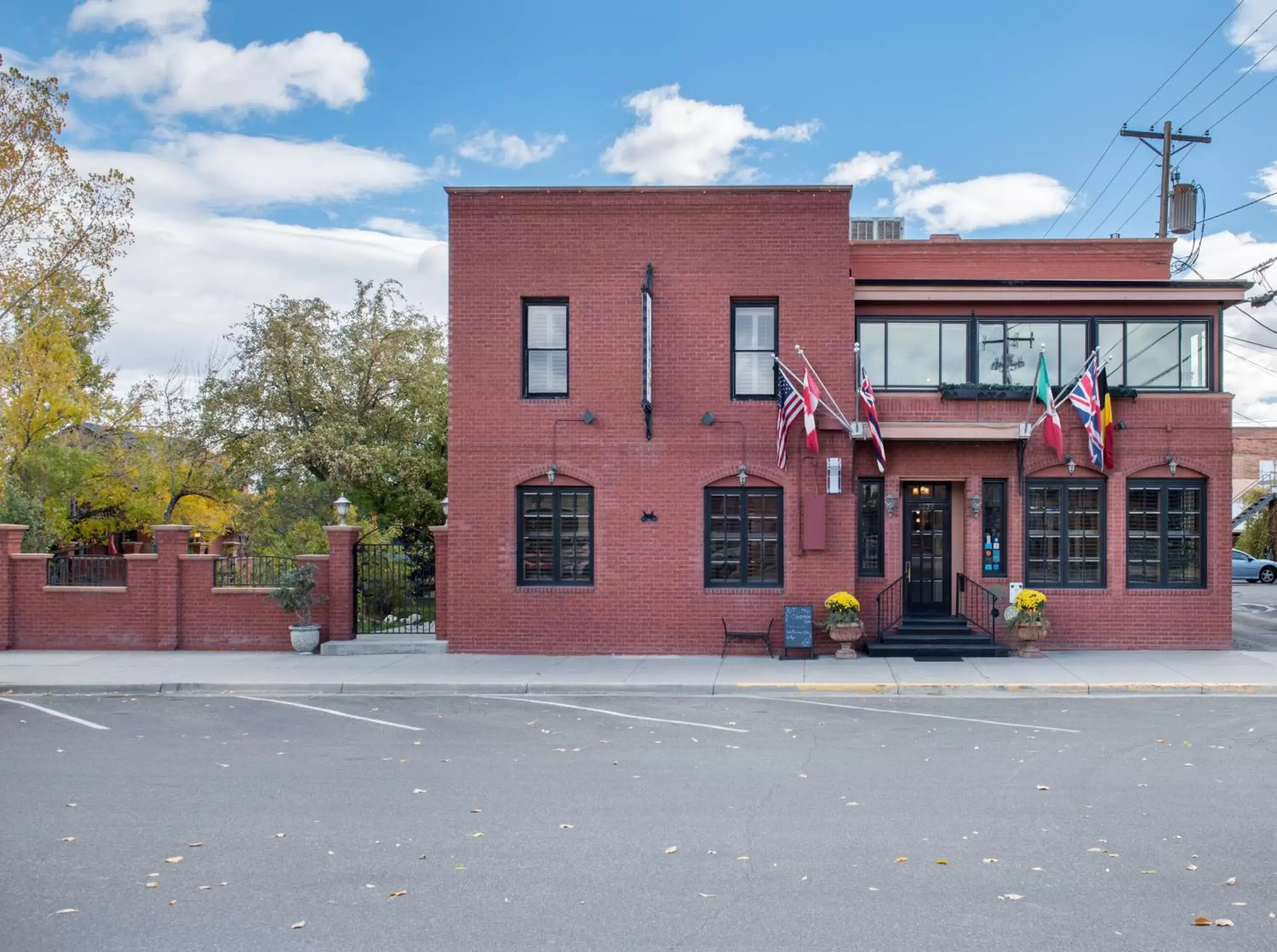 Property building in Chamberlin Inn Property building in Chamberlin Inn