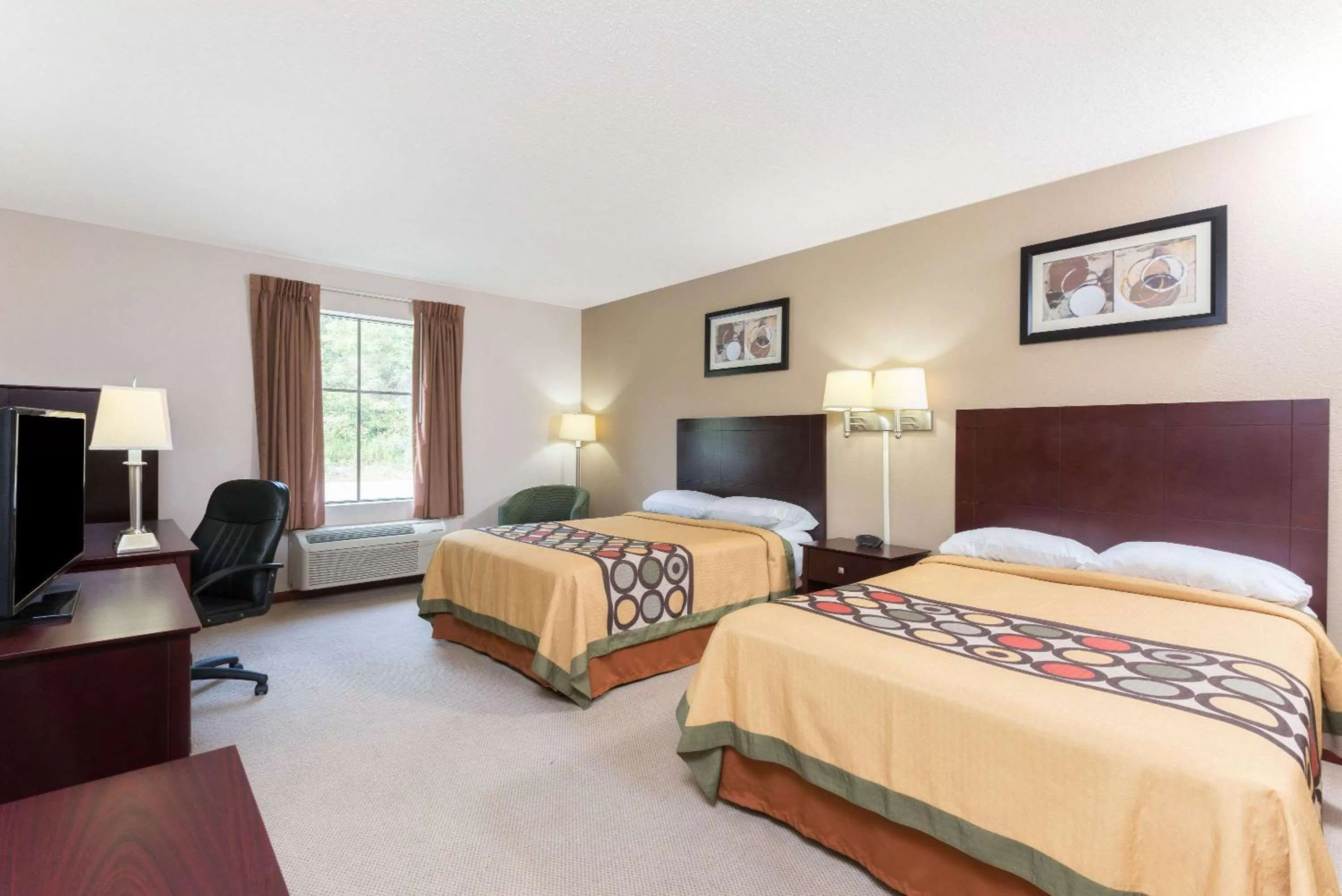 Photo of the whole room, Bed in Super 8 by Wyndham Beaver Falls