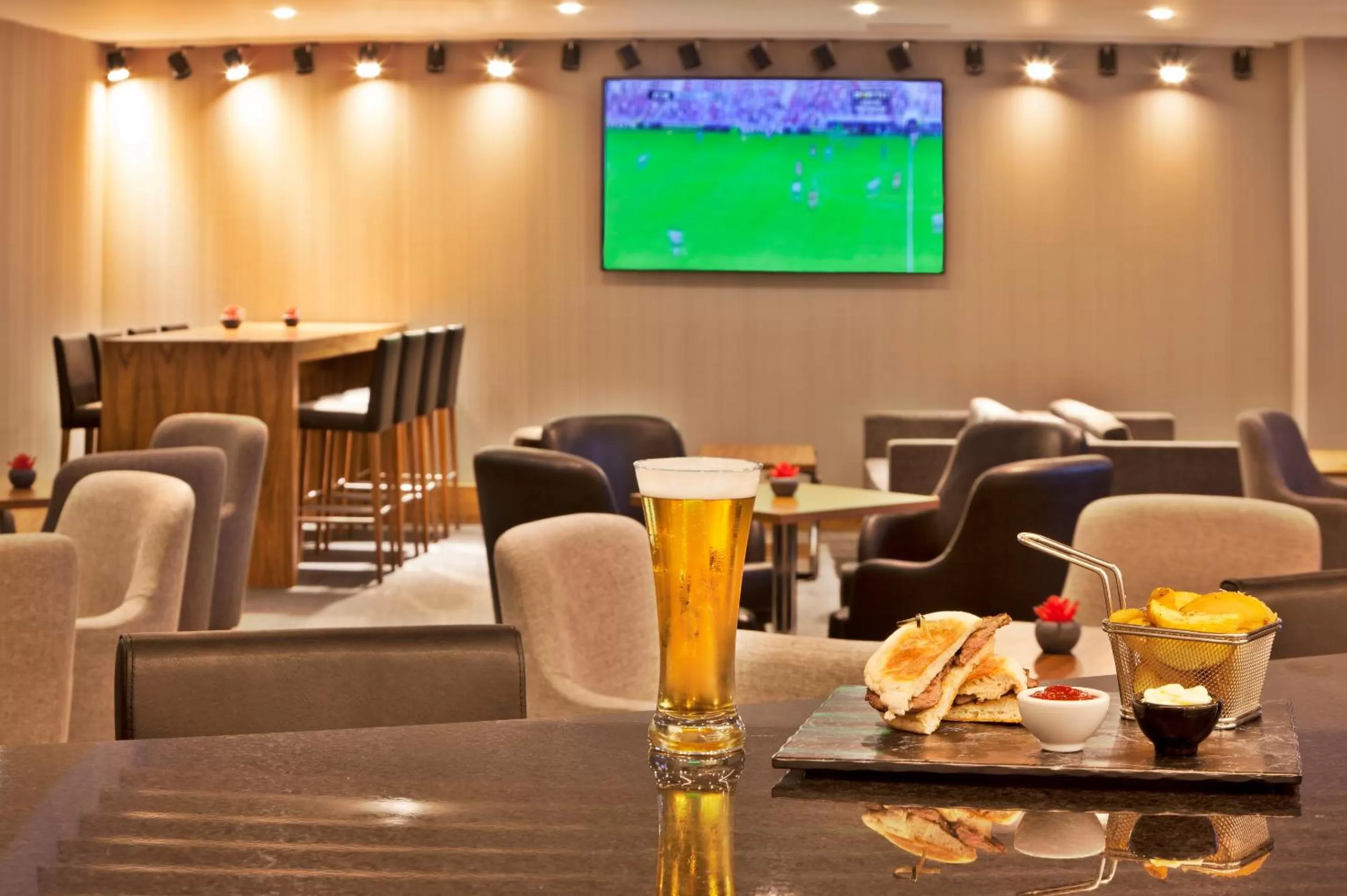 Lounge or bar in Ramada by Wyndham Lisbon