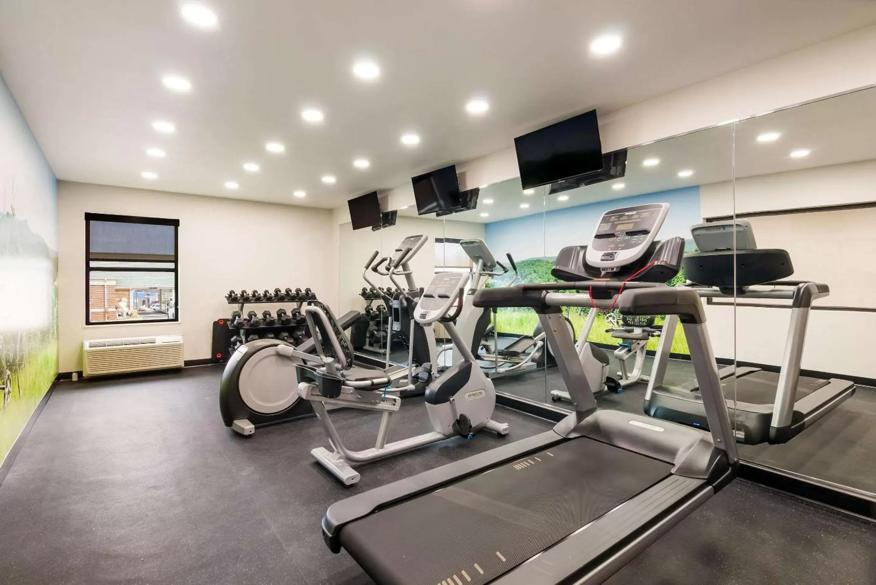 Activities, Fitness Center/Facilities in Clarion Pointe Abingdon I-81 near Fairgrounds