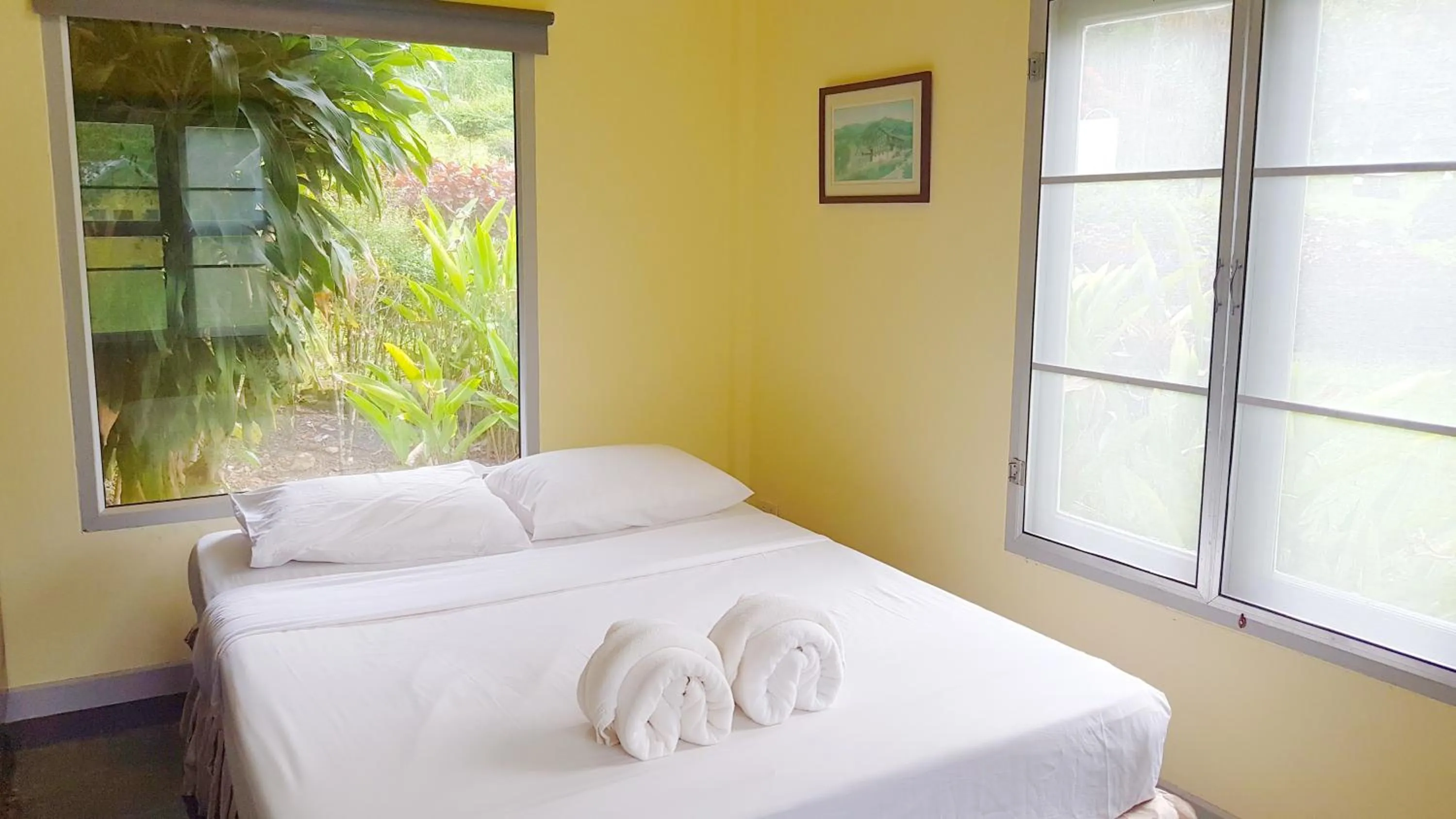 Photo of the whole room, Bed in Brookside Valley Resort