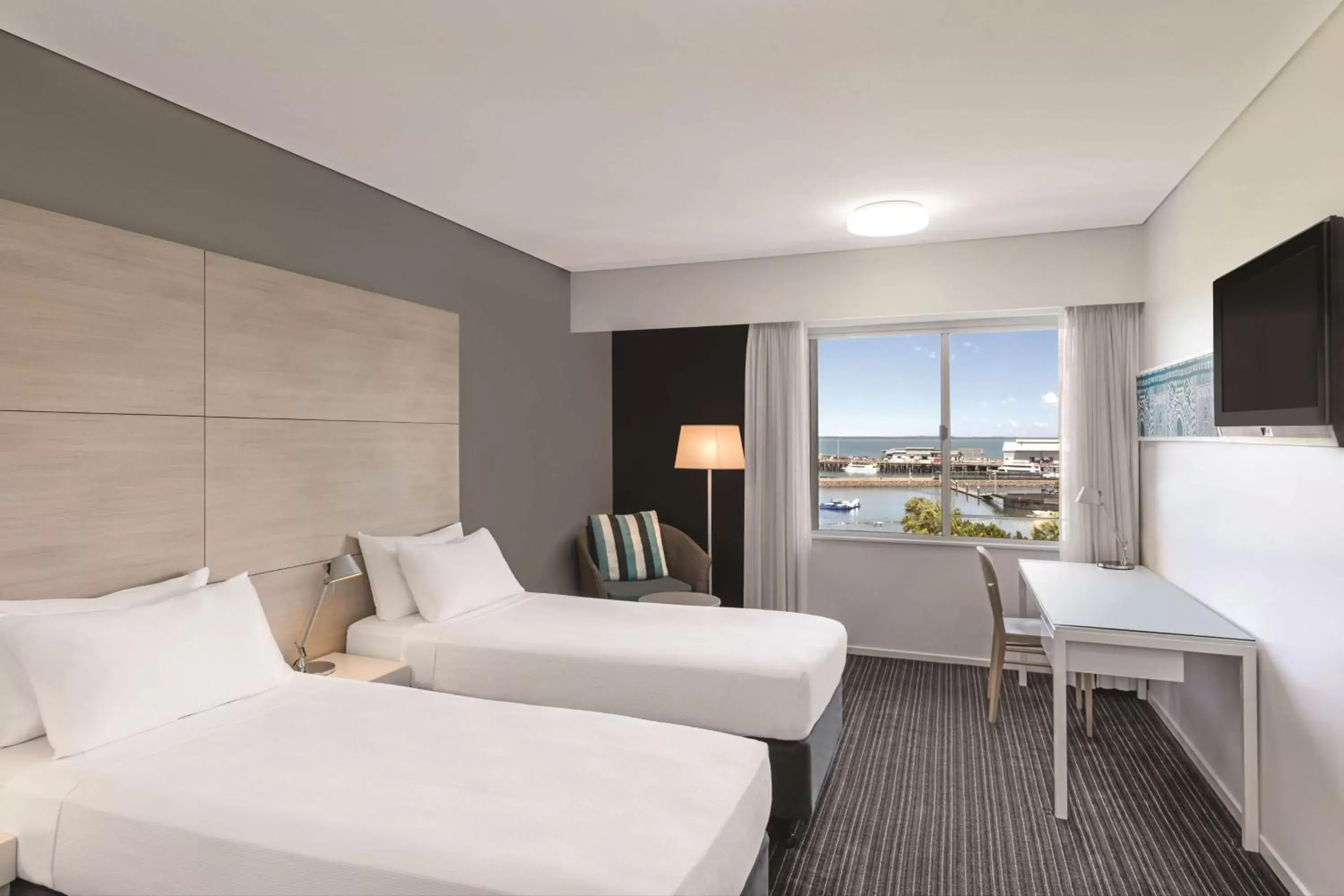 Bedroom in Vibe Hotel Darwin Waterfront