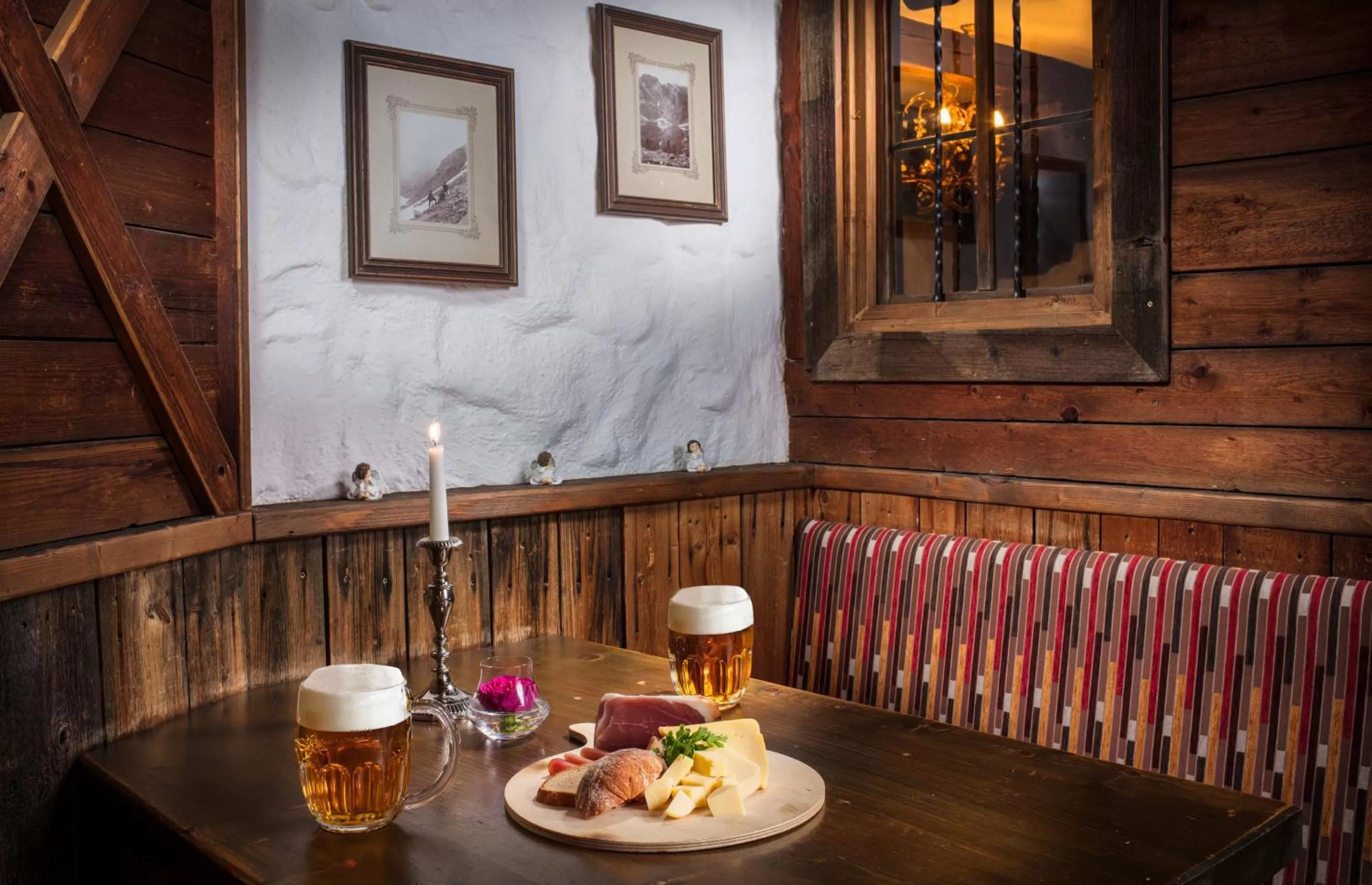 Communal lounge/ TV room in Hotel Höhlenstein