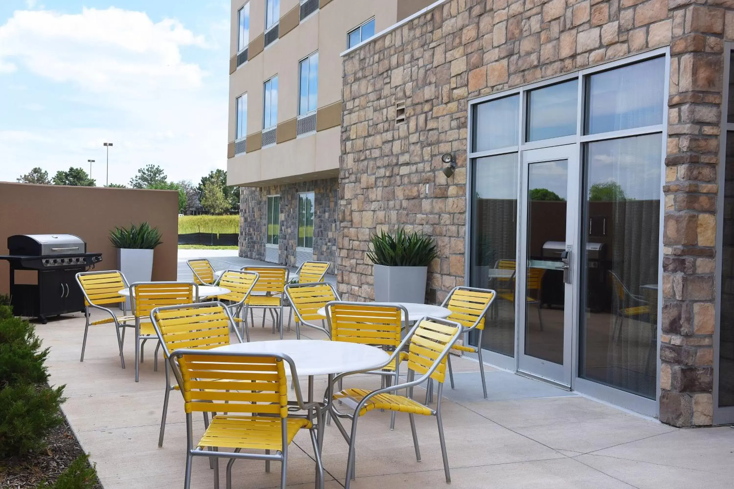 Property building, Restaurant/Places to Eat in Fairfield Inn & Suites by Marriott Omaha Papillion