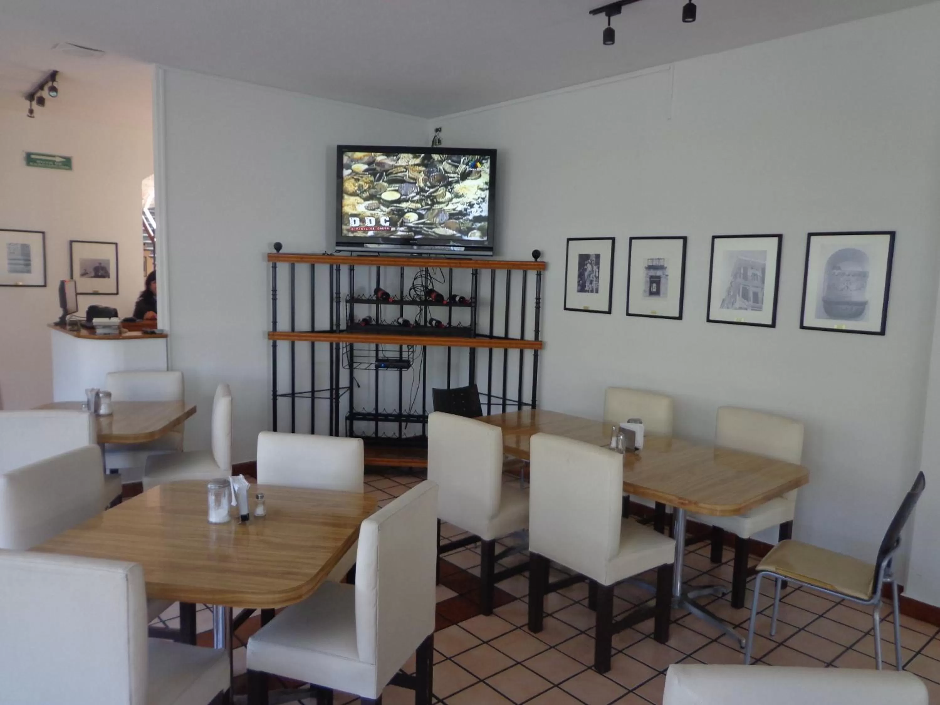 Restaurant/places to eat in Hotel Granada