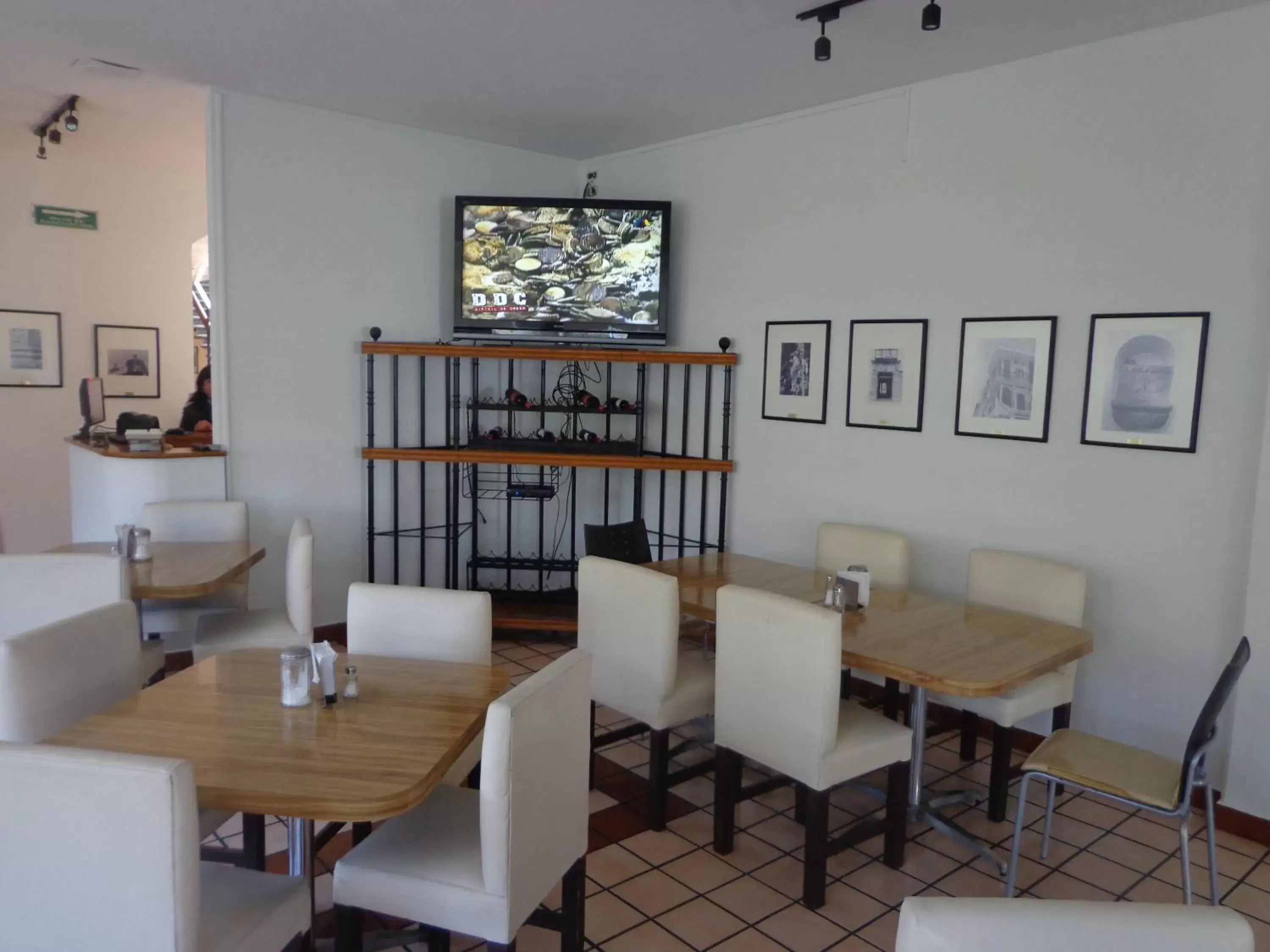 Restaurant/Places to Eat in Hotel Granada