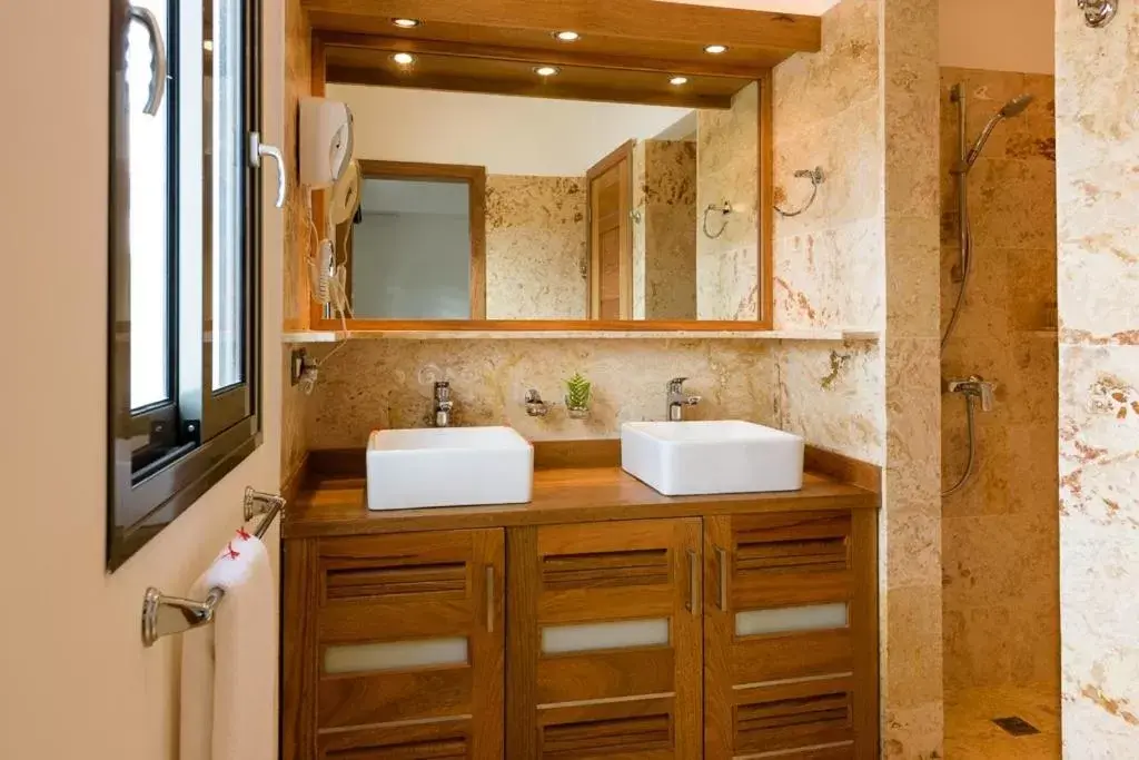 Toilet, Bathroom in Aligio Apart-hotel & Spa - Las Terrenas