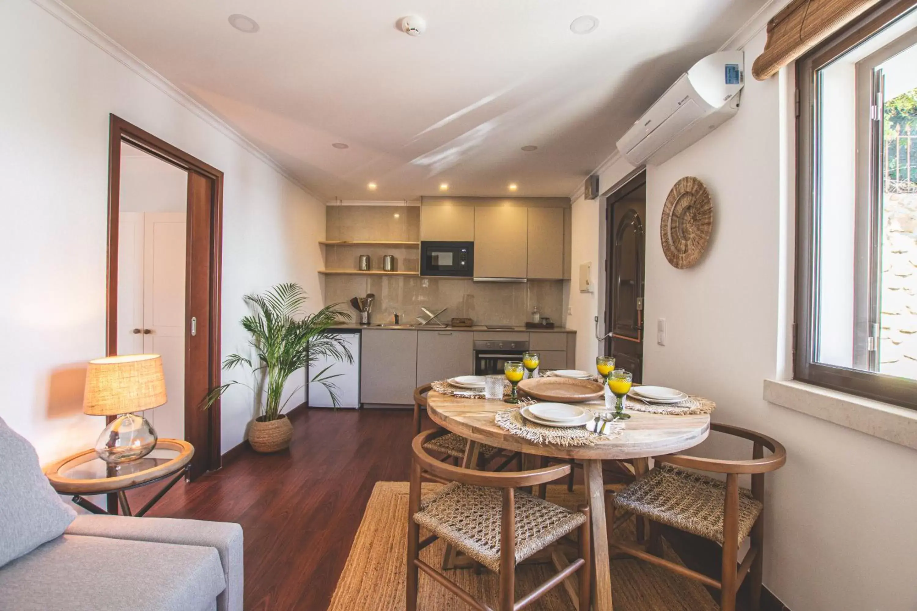 Dining Area in Villa Pietra Estoril Eco Guesthouse