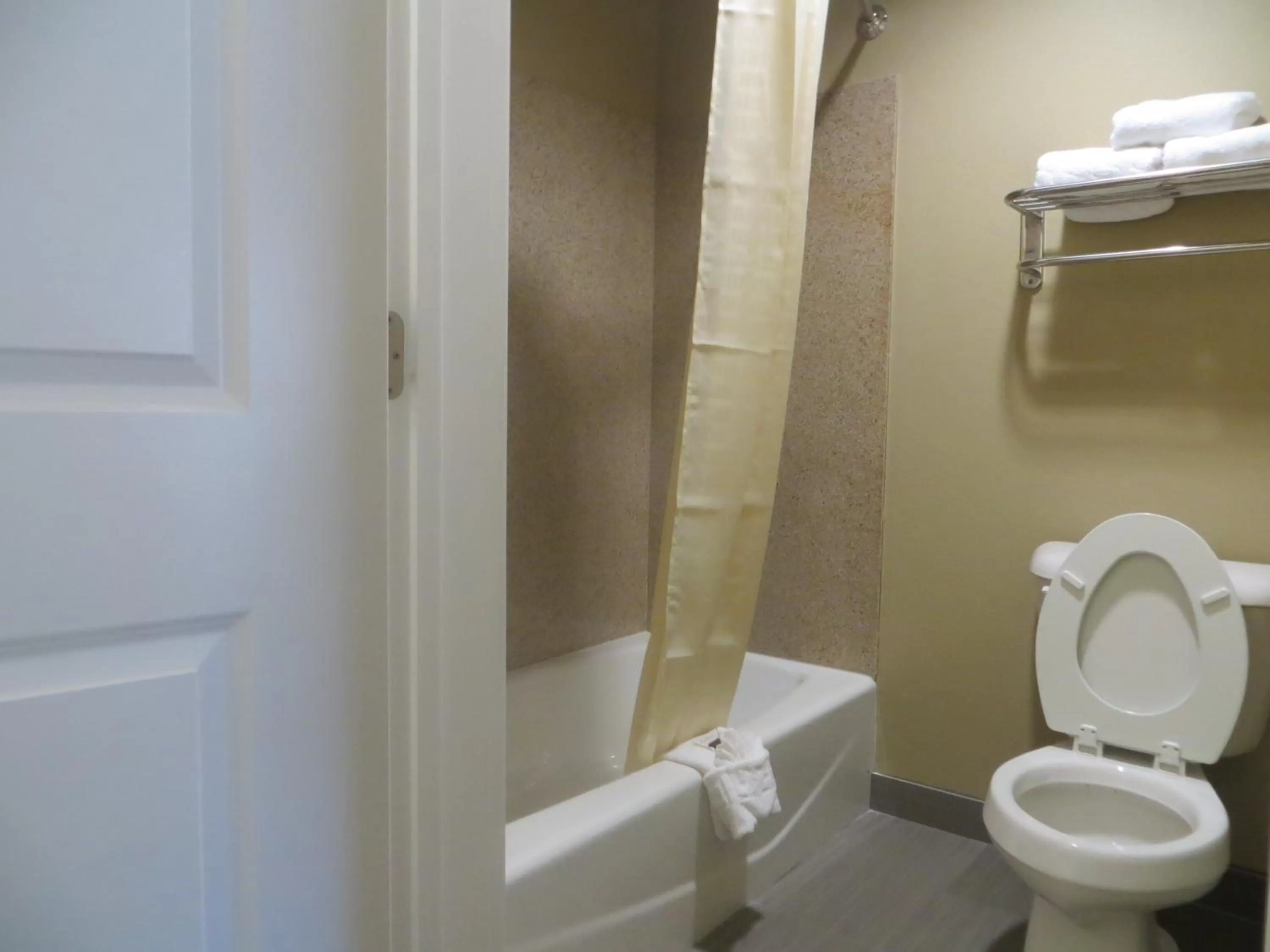 Queen Room with Two Queen Beds in Garden Inn and Suites