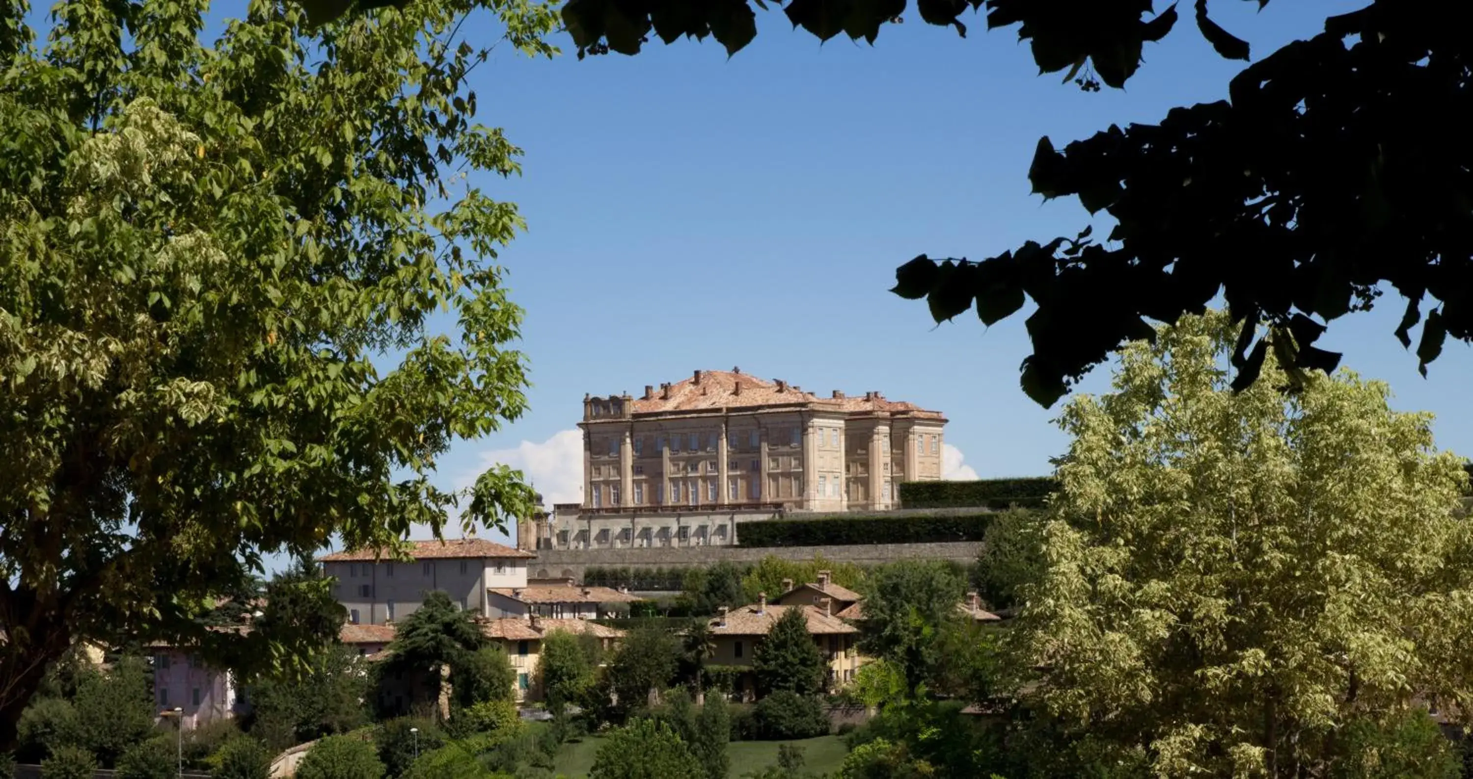 Bird's eye view, Property Building in Castello di Guarene