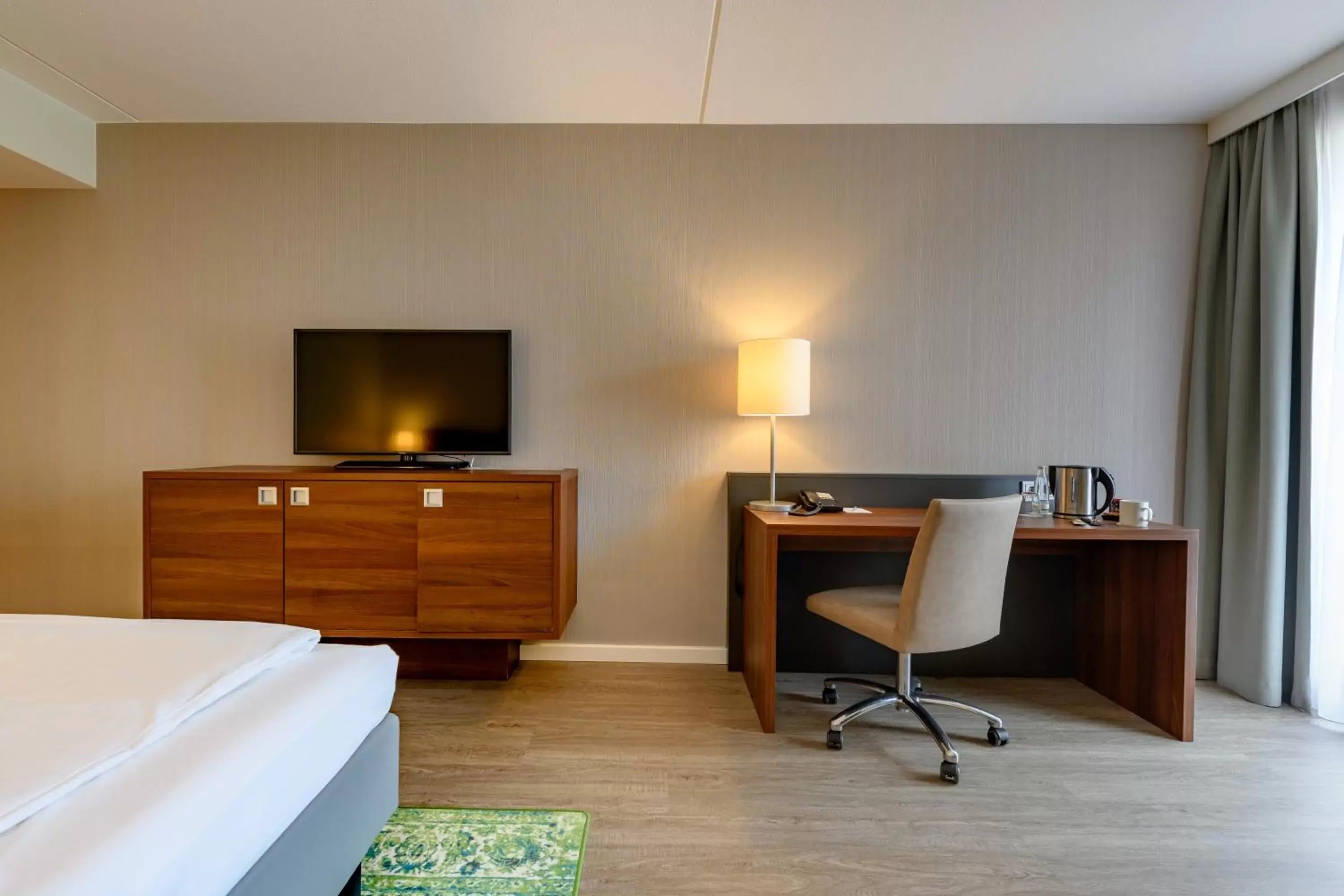 TV and multimedia, TV/Entertainment Center in Mercure Stuttgart Sindelfingen an der Messe