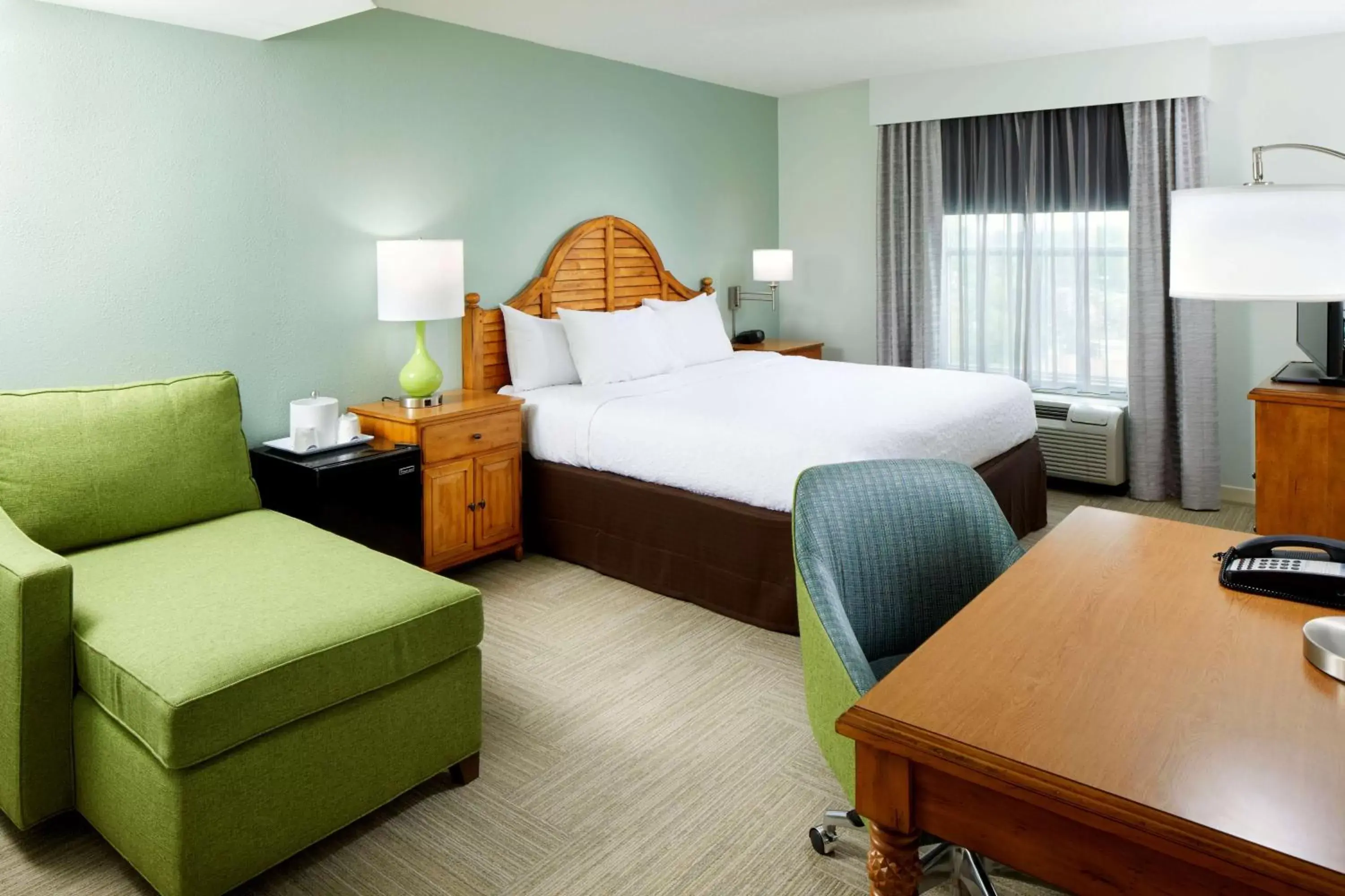 Bed in Hampton Inn & Suites Savannah/Midtown