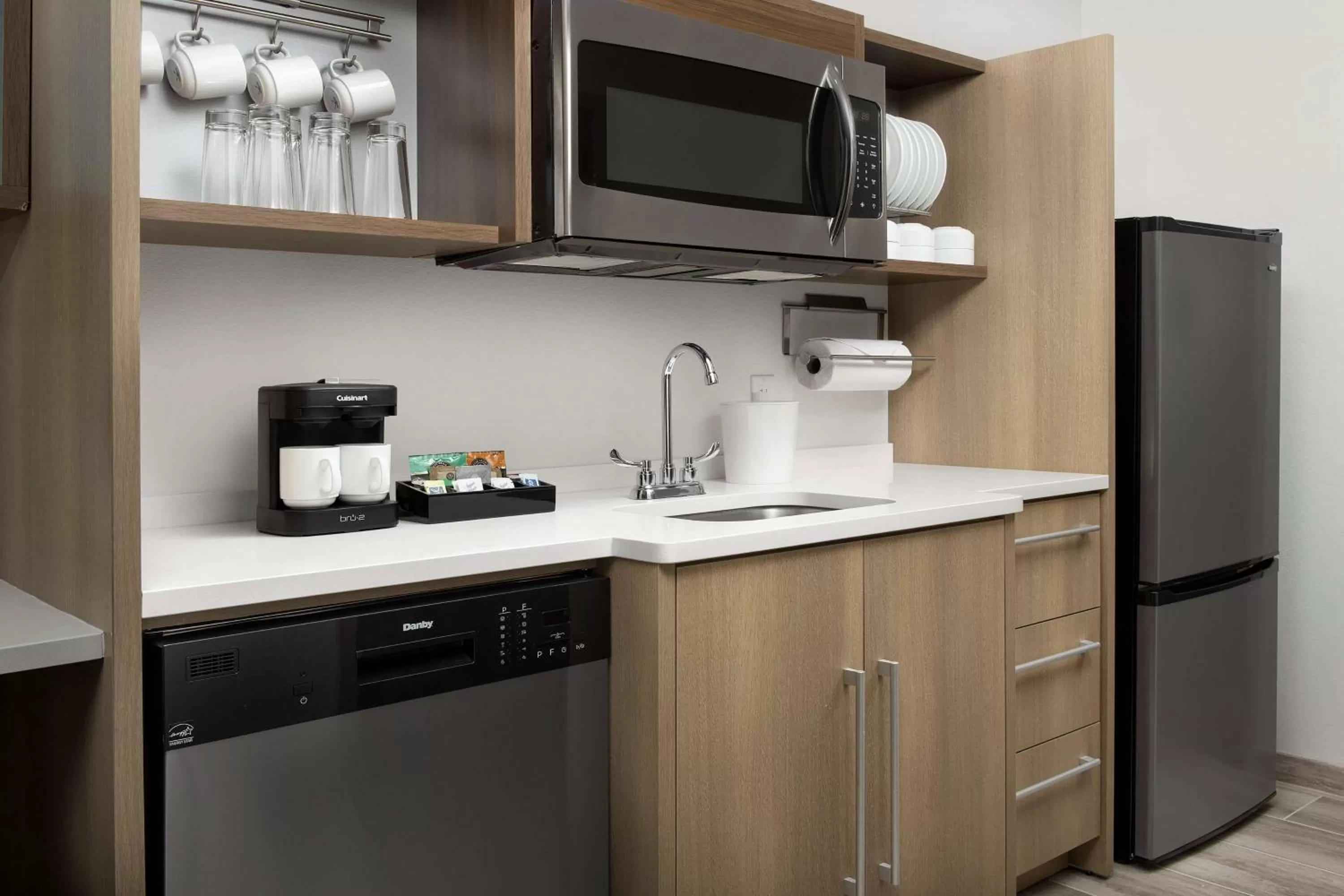 Kitchen or kitchenette in Home2 Suites By Hilton Miami Doral West Airport, Fl