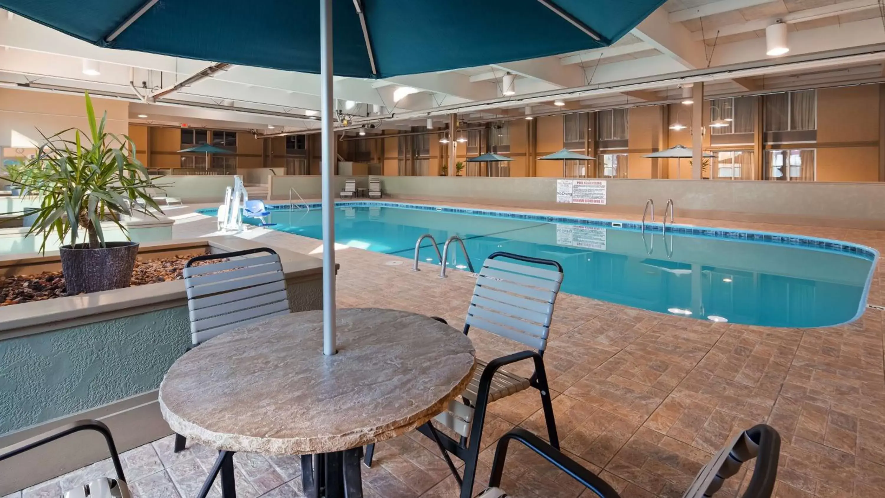 On site, Swimming Pool in Best Western Crossroads Of The Bluffs