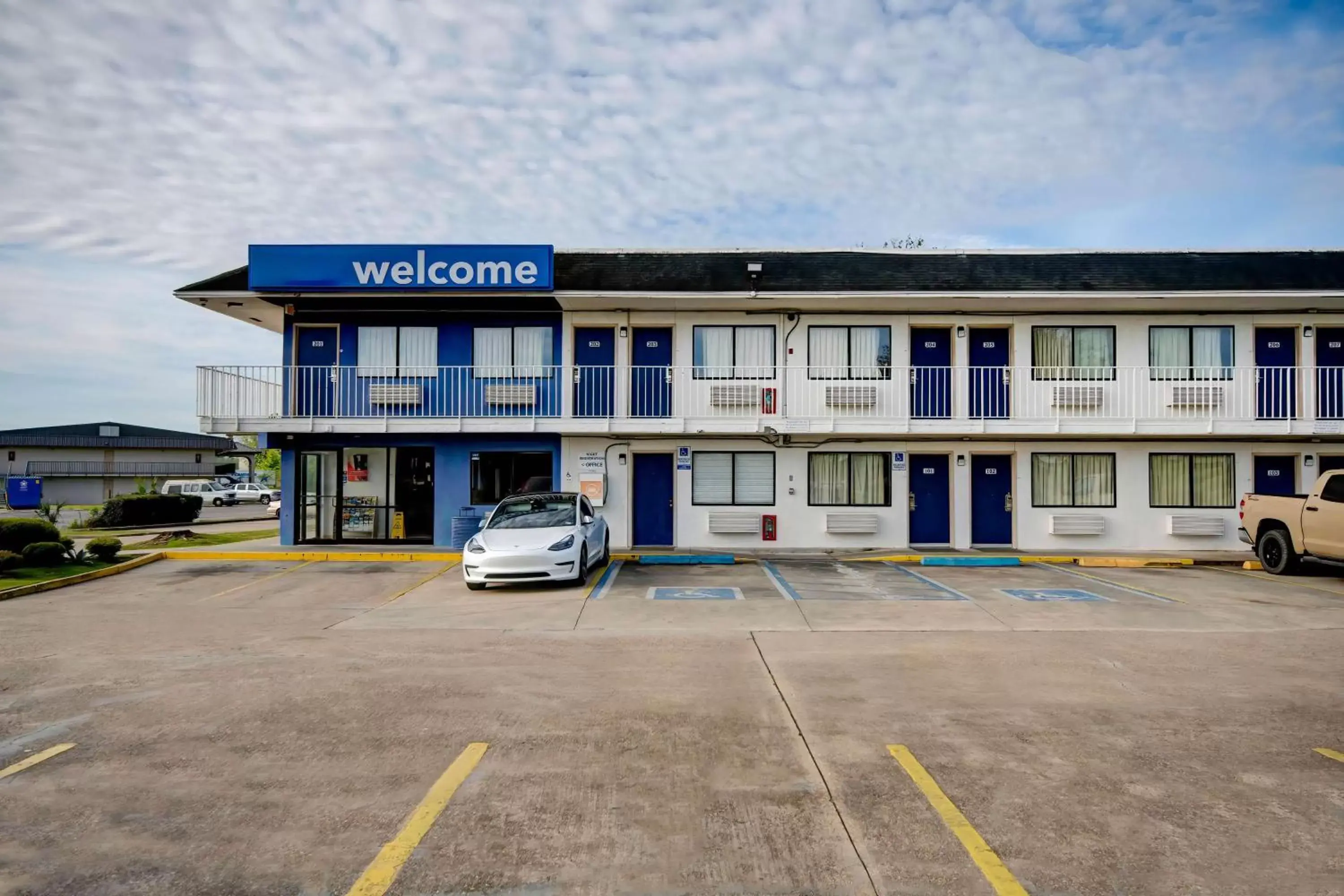 Property building in Motel 6-Port Allen, LA - Baton Rouge Property building in Motel 6-Port Allen, LA - Baton Rouge