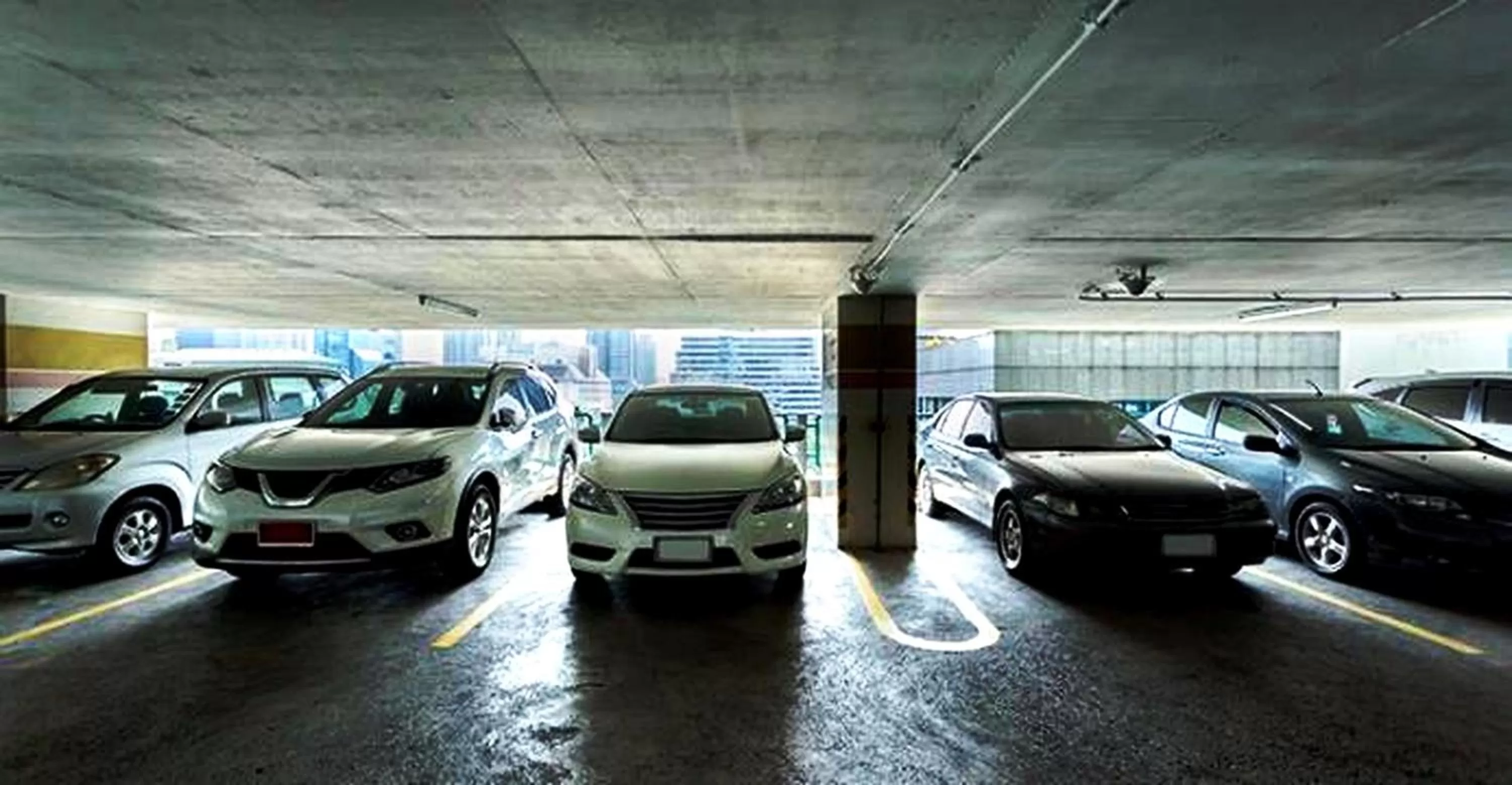 Parking in FabExpress Royal Palace Inn