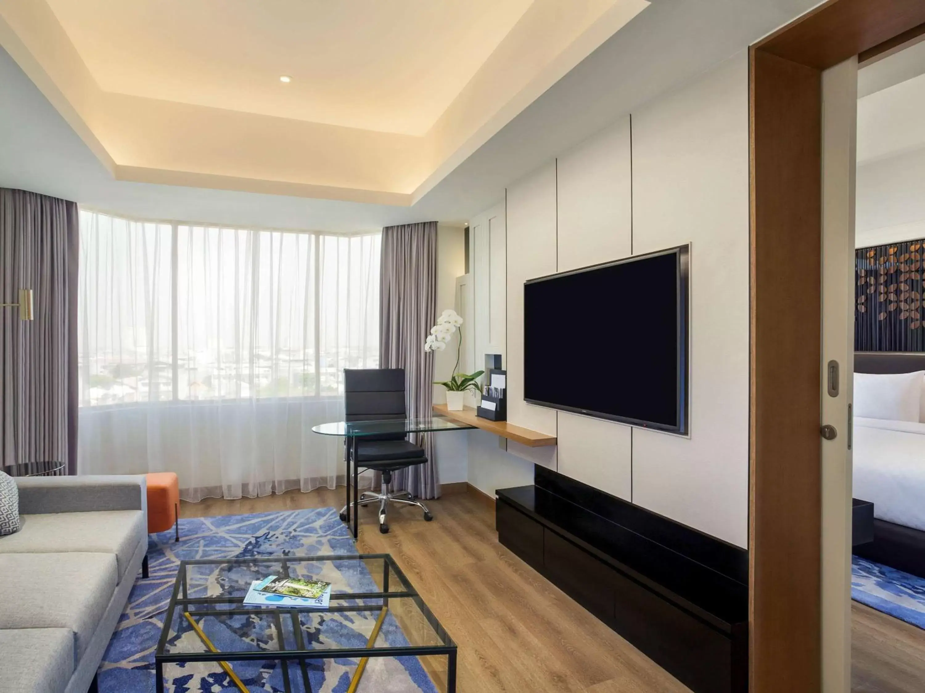 Photo of the whole room, TV/Entertainment Center in Mercure Jakarta Batavia