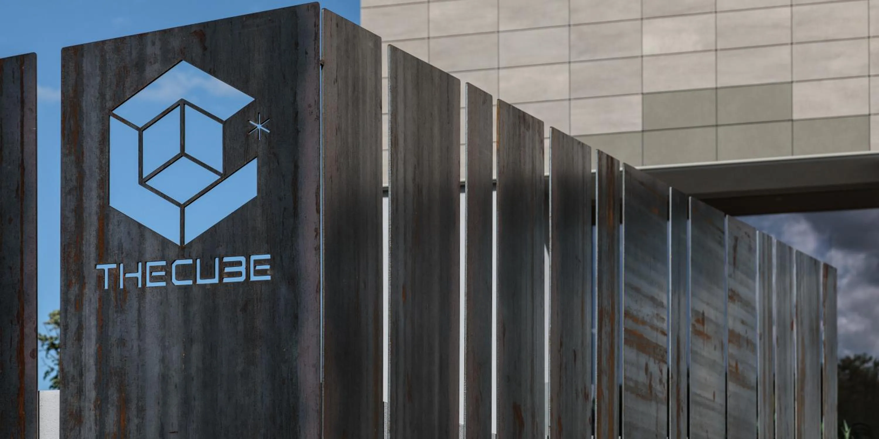 Property logo or sign in Hotel The Cube