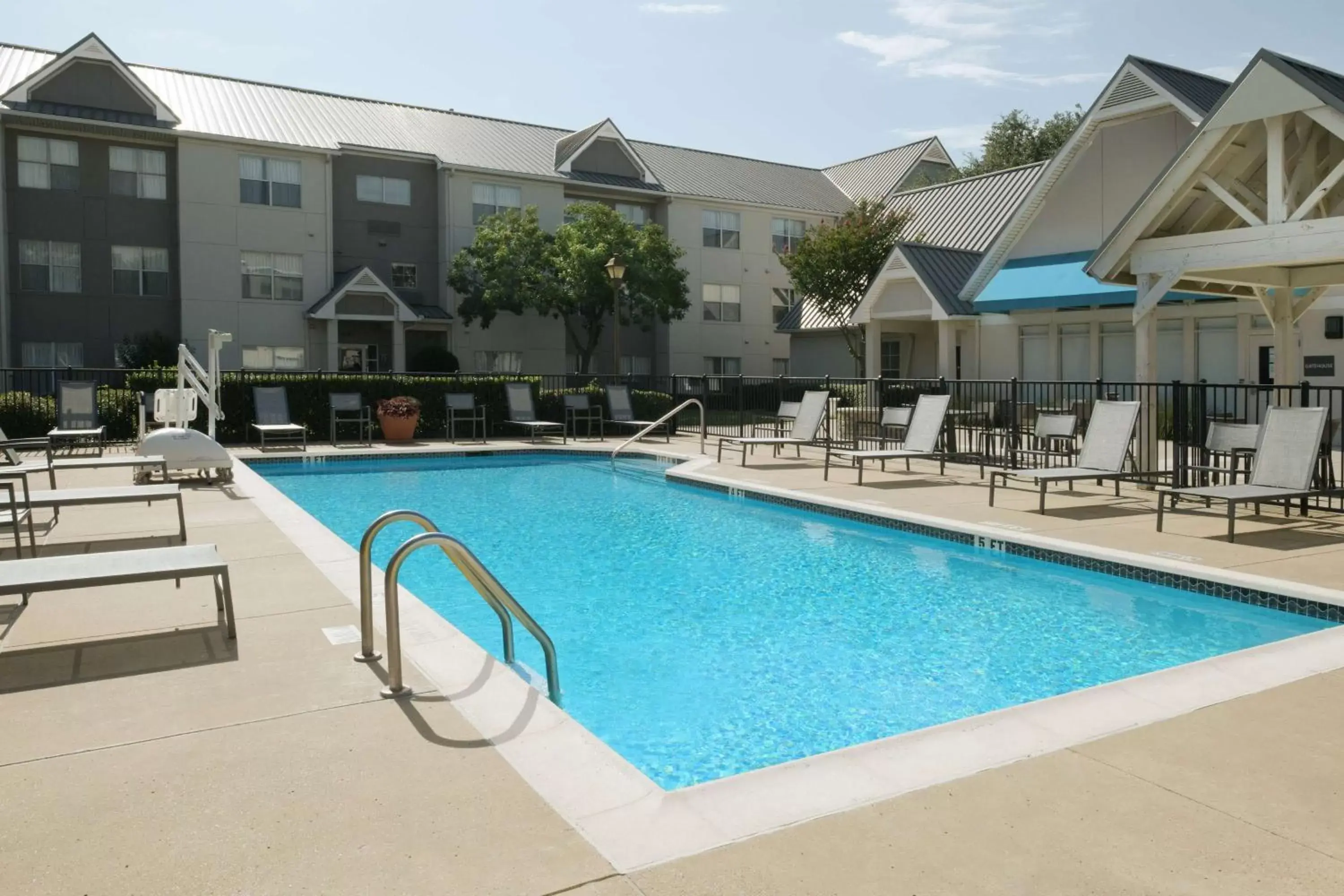 Pool view, Swimming Pool in Sonesta ES Suites San Francisco Airport Oyster Point Waterfront