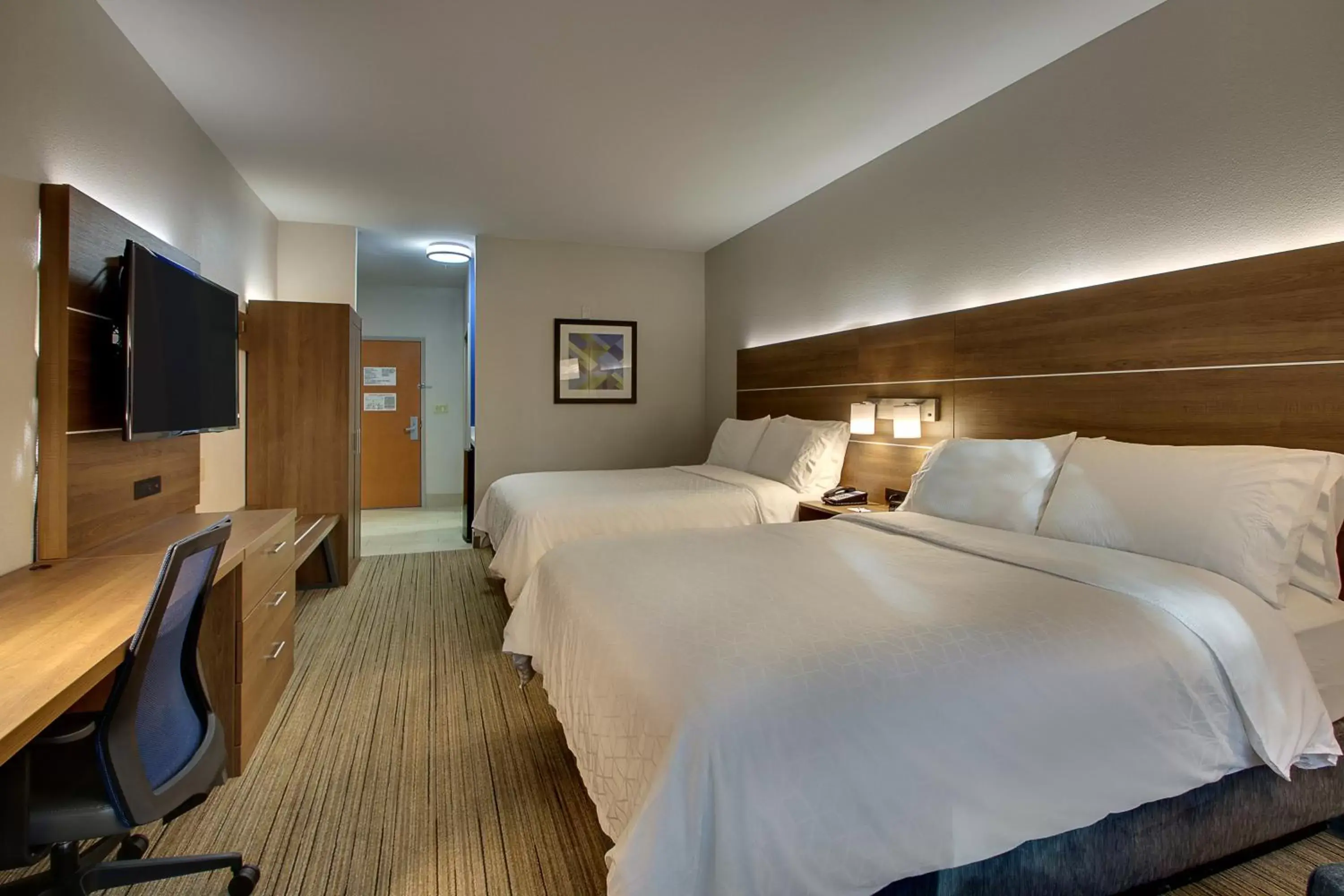 Bed in Holiday Inn Express Hotel & Suites Austell Powder Springs, an IHG Hotel