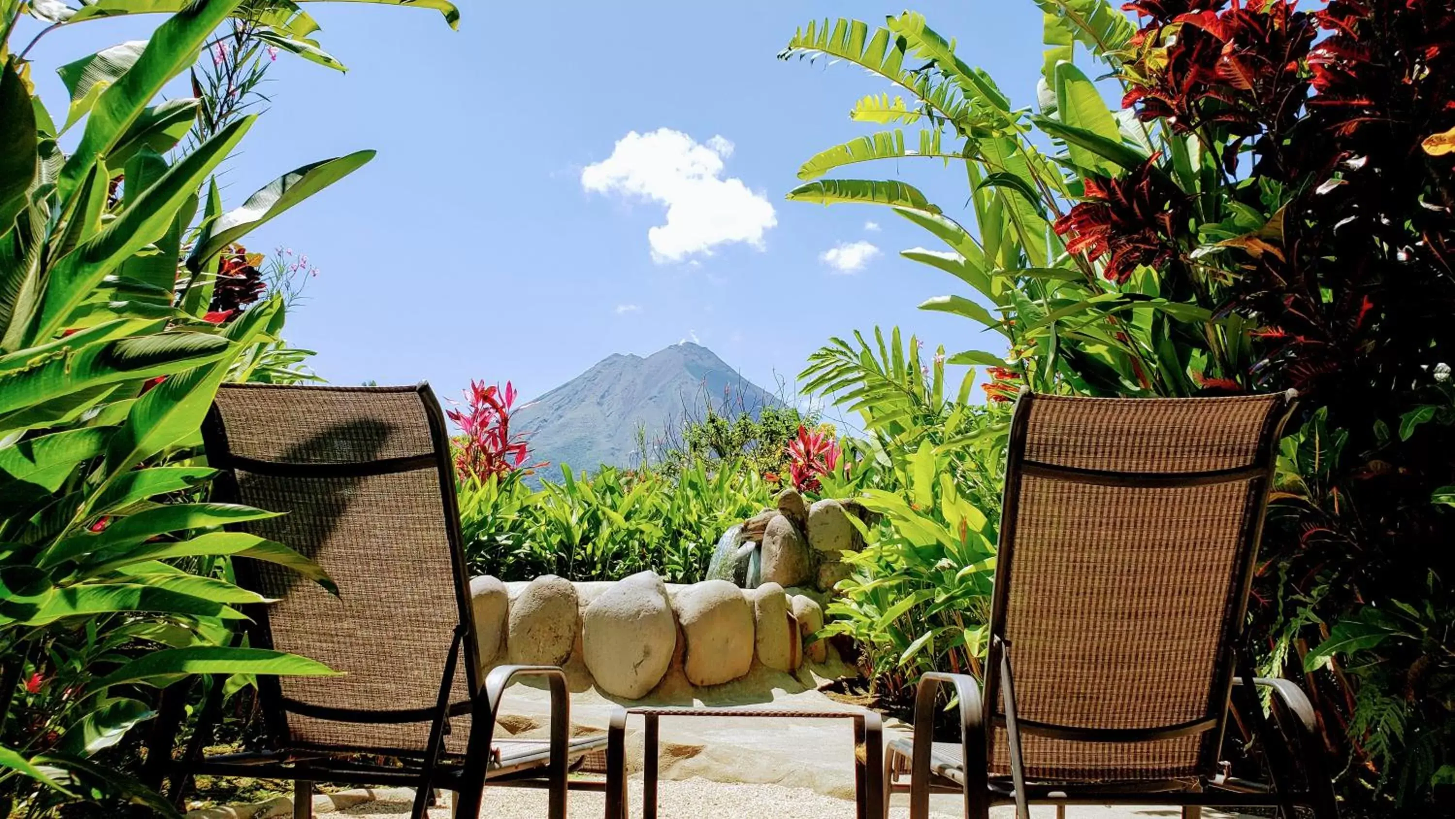 Patio in Volcano Lodge, Hotel & Thermal Experience