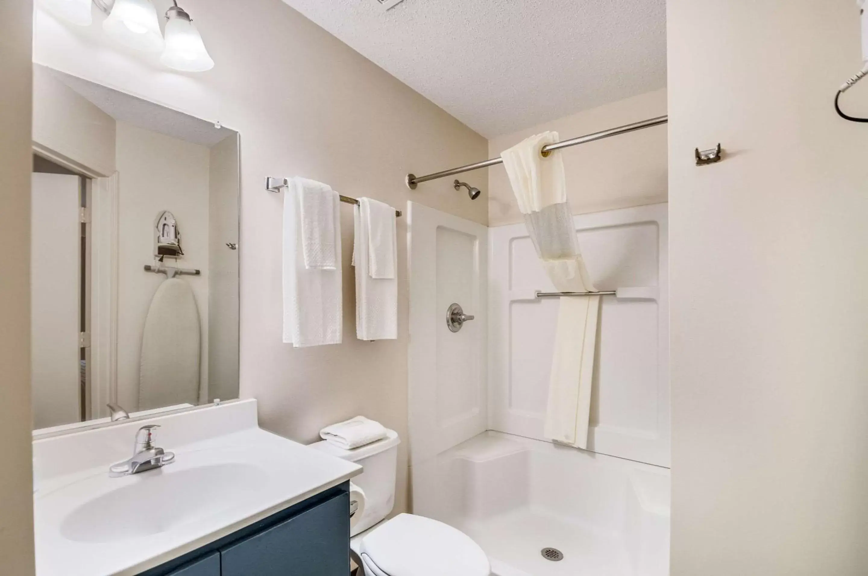 Shower, Bathroom in Suburban Studios Sterling - Washington Dulles
