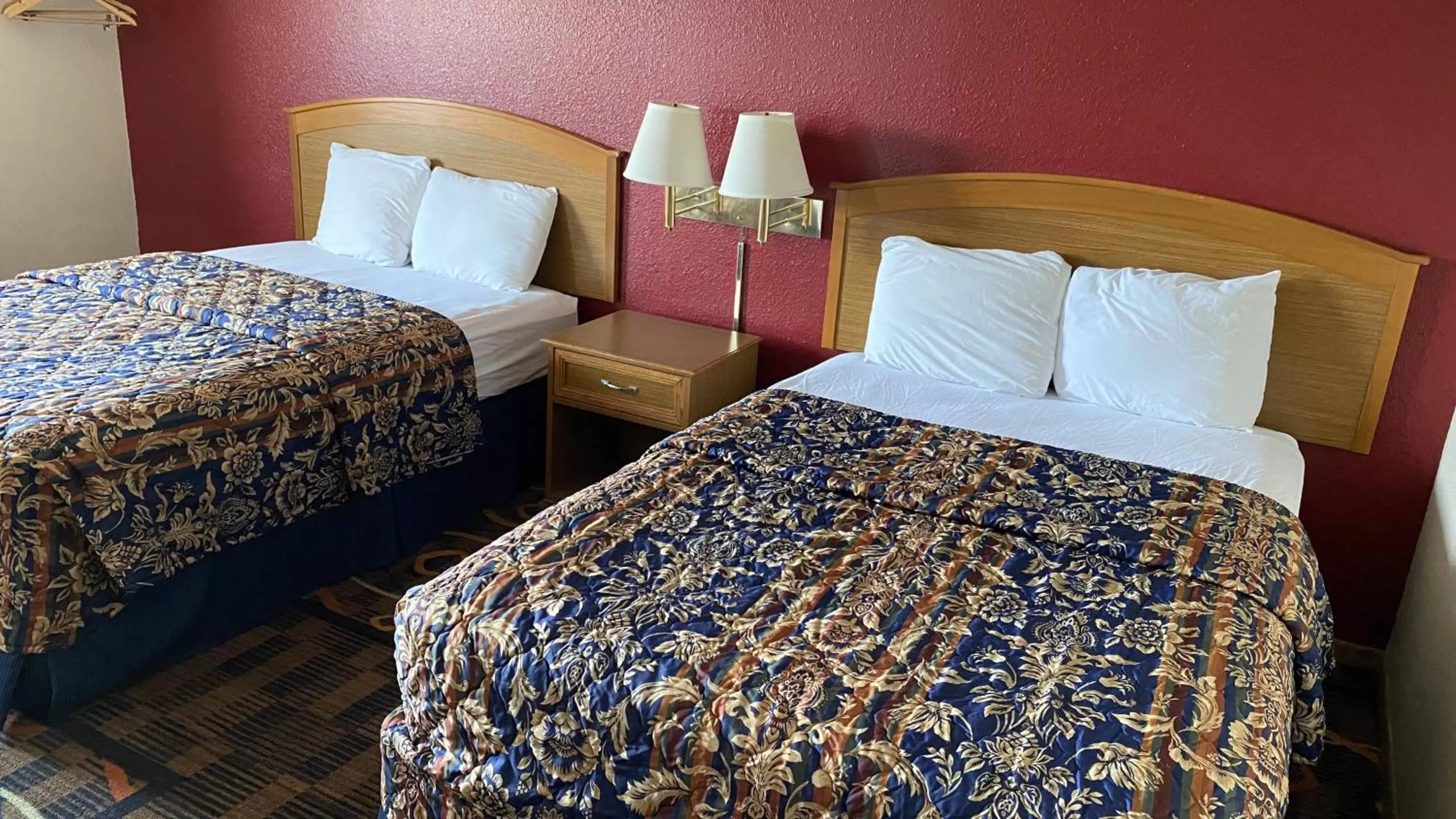 Bed in Newton Inn In Newton, KS