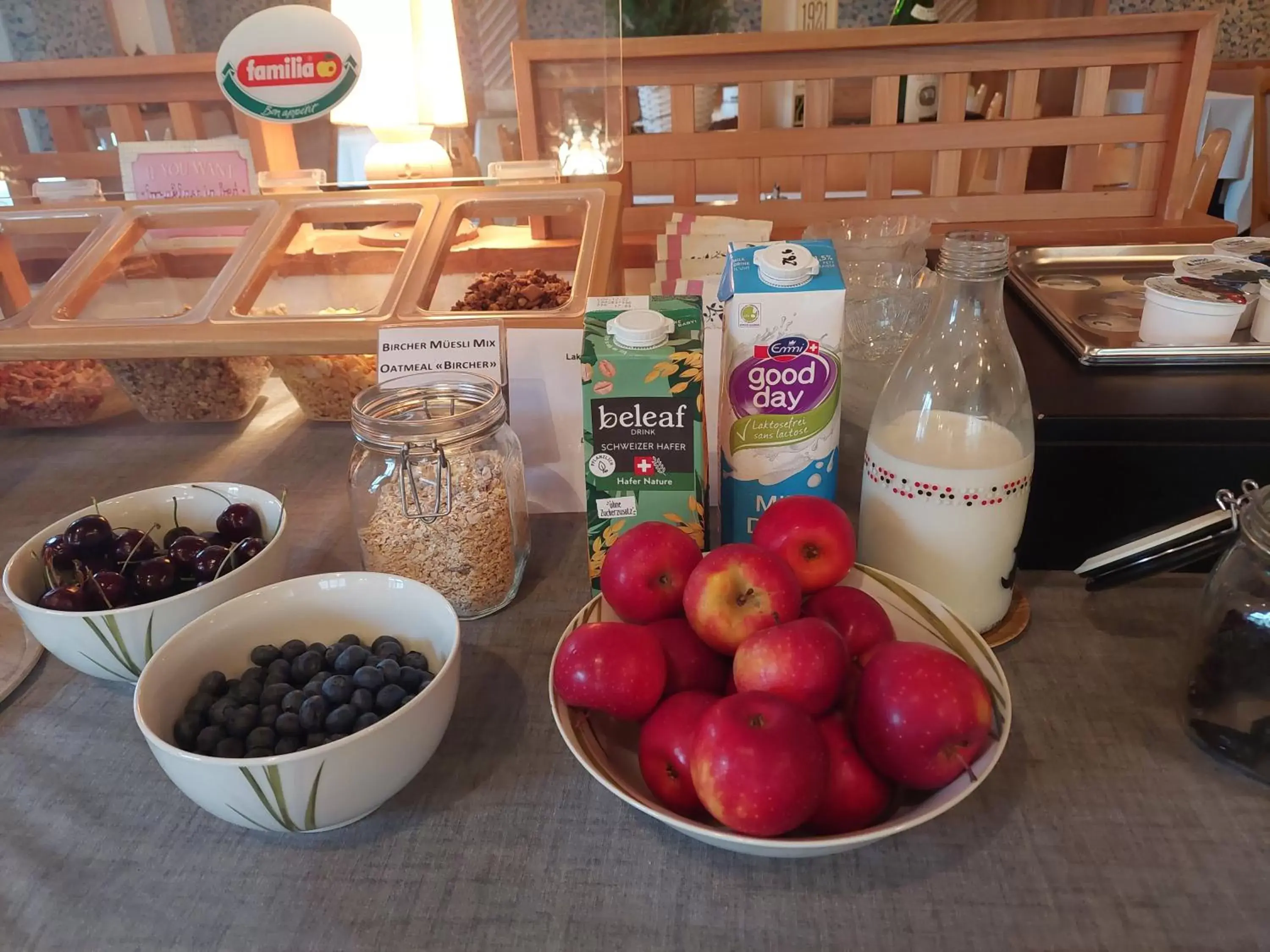 Buffet breakfast in Hotel Bündnerhof