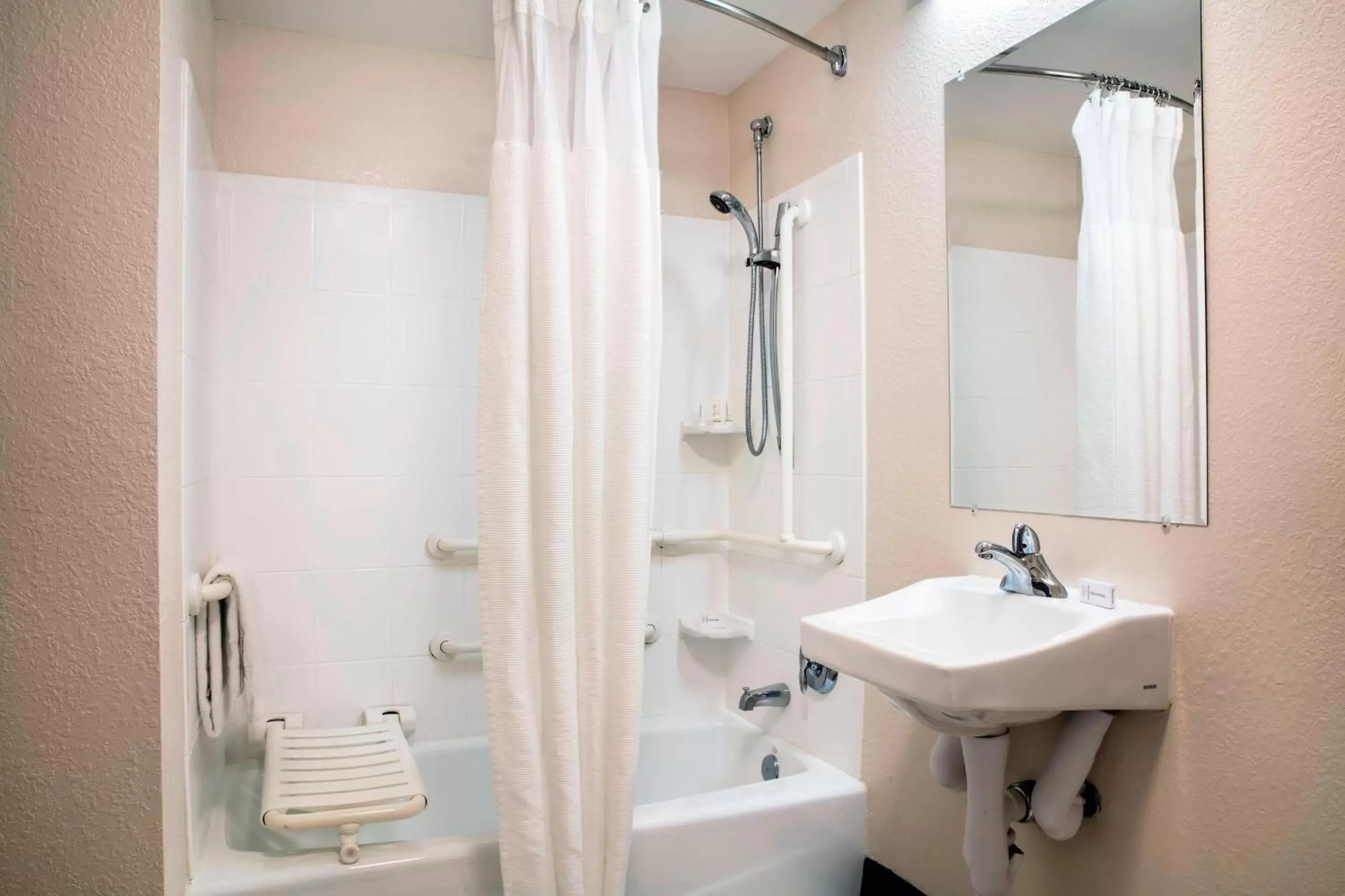 Bathroom in Fairfield Inn and Suites by Marriott Lakeland Plant City