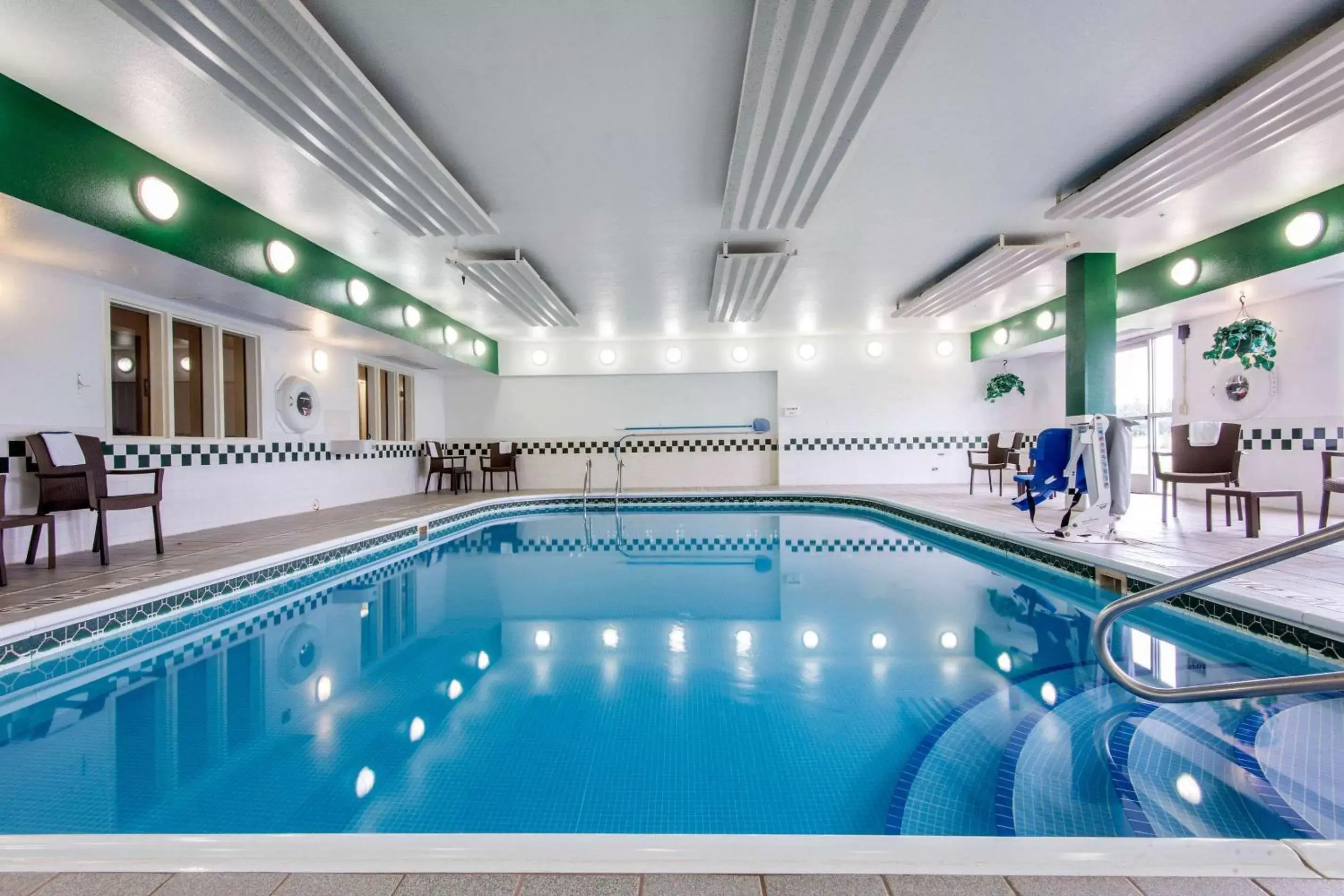 On site, Swimming Pool in Comfort Suites Rochester Henrietta University Area