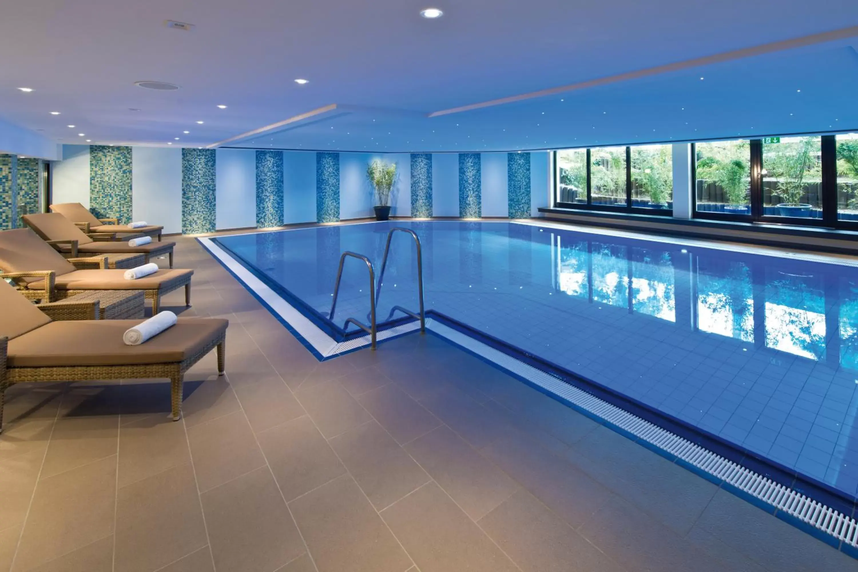 Swimming pool in Maritim Hotel Darmstadt Swimming pool in Maritim Hotel Darmstadt