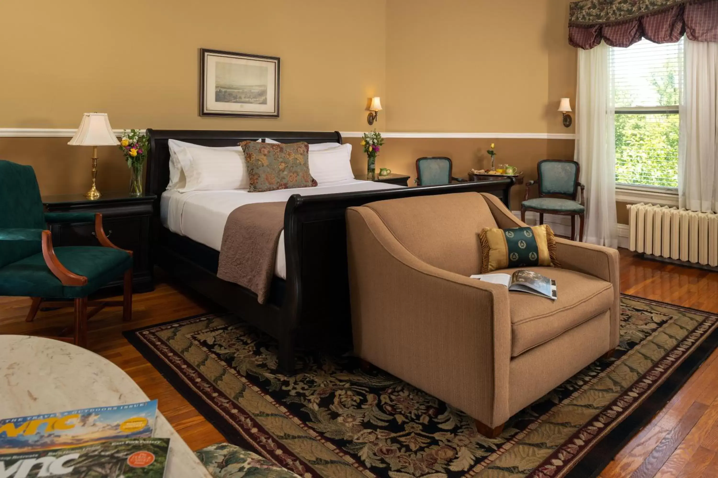 Bed in Albemarle Inn - Asheville