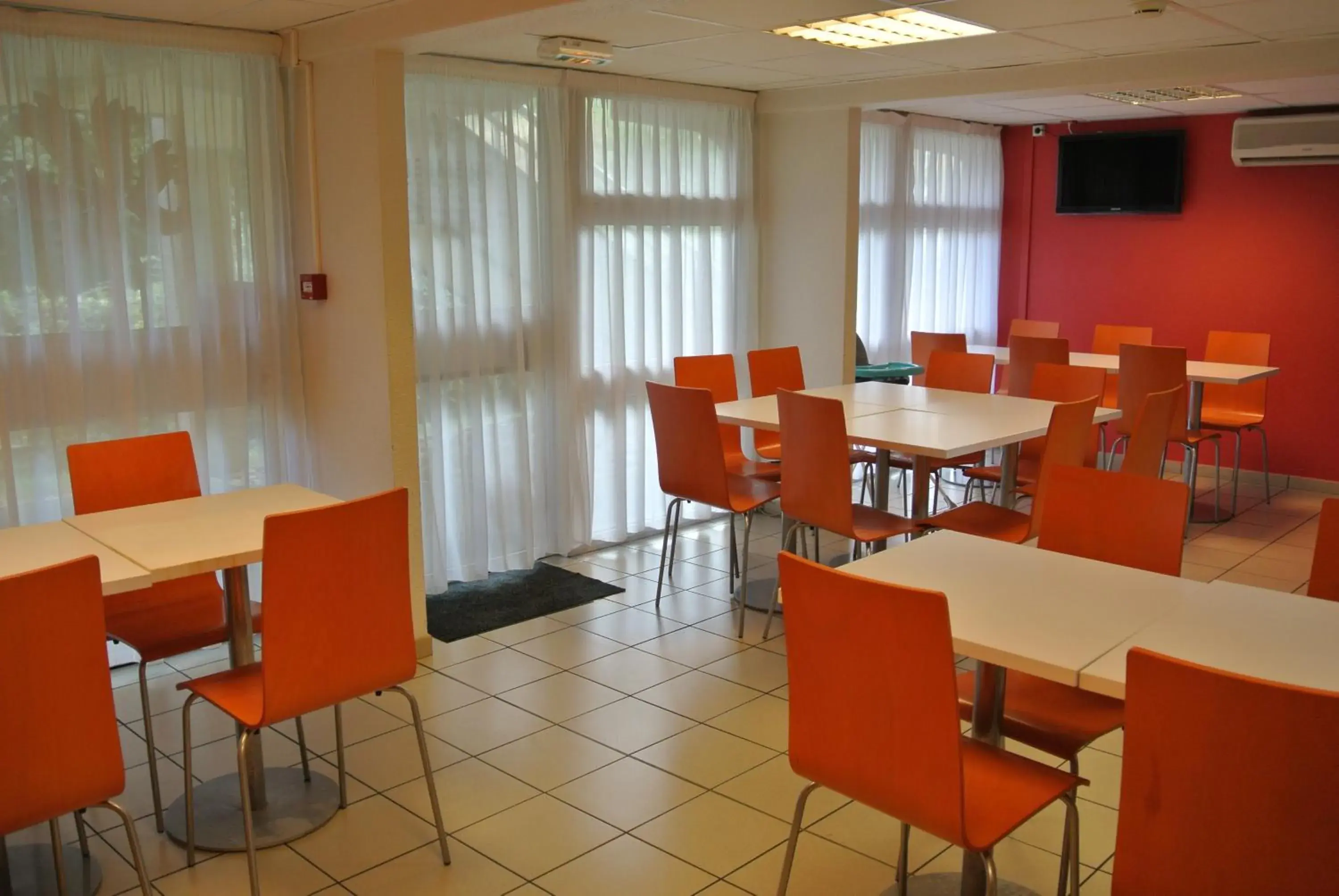 Dining area, Restaurant/Places to Eat in Premiere Classe Lyon Sud - Chasse Sur Rhône