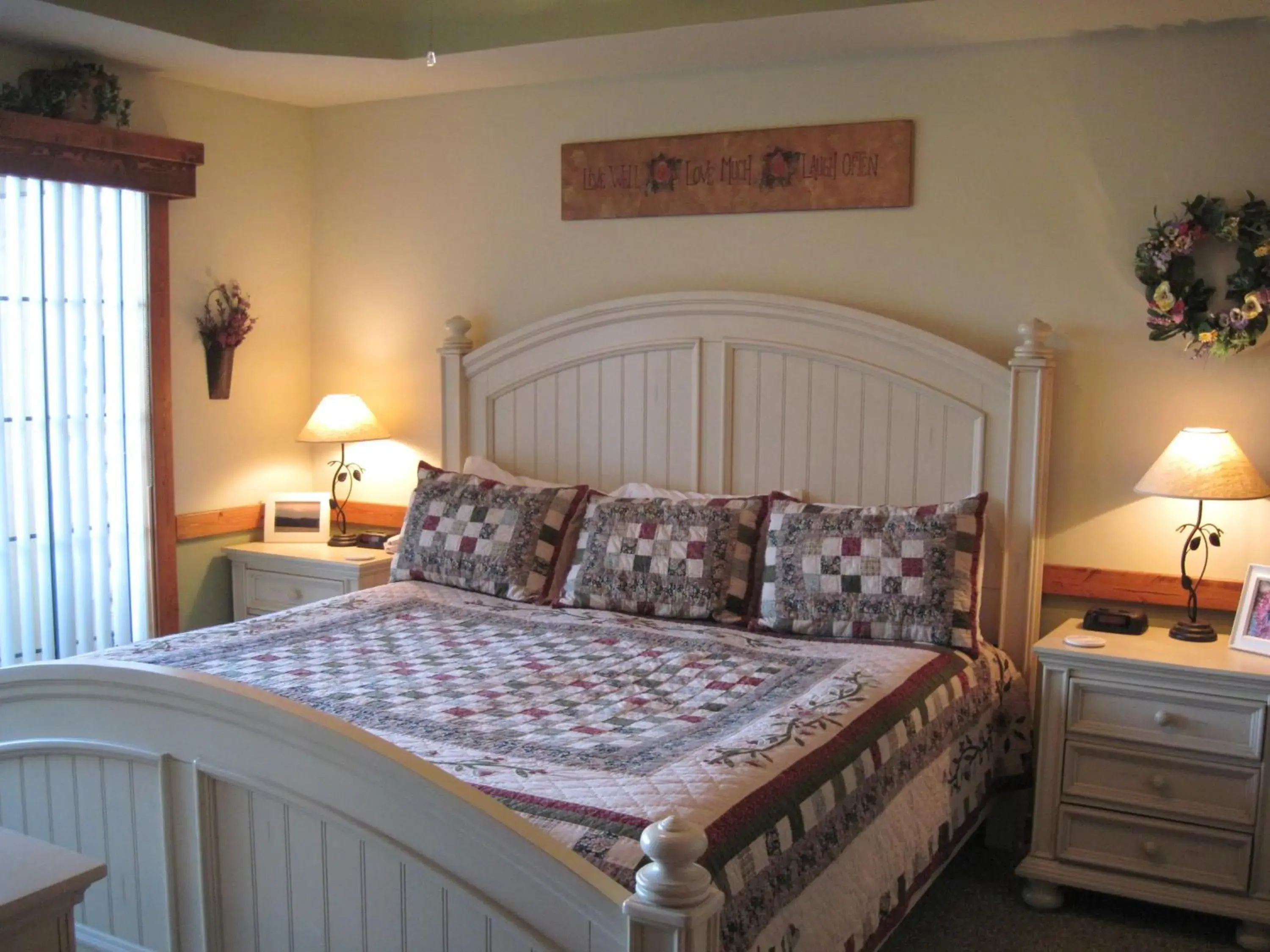 Bed in The Village At Indian Point Resort