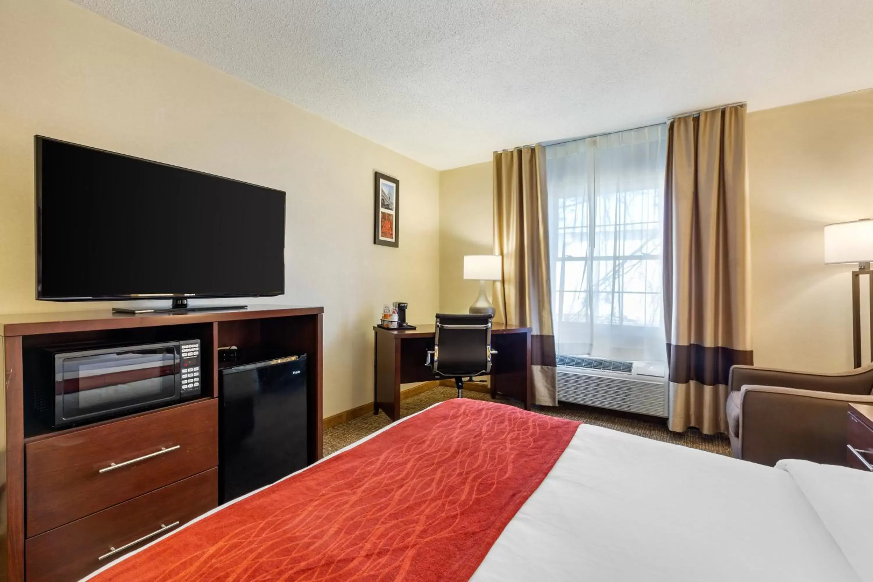 Queen Room - Accessible/Non-Smoking in Comfort Inn Auburn-Worcester