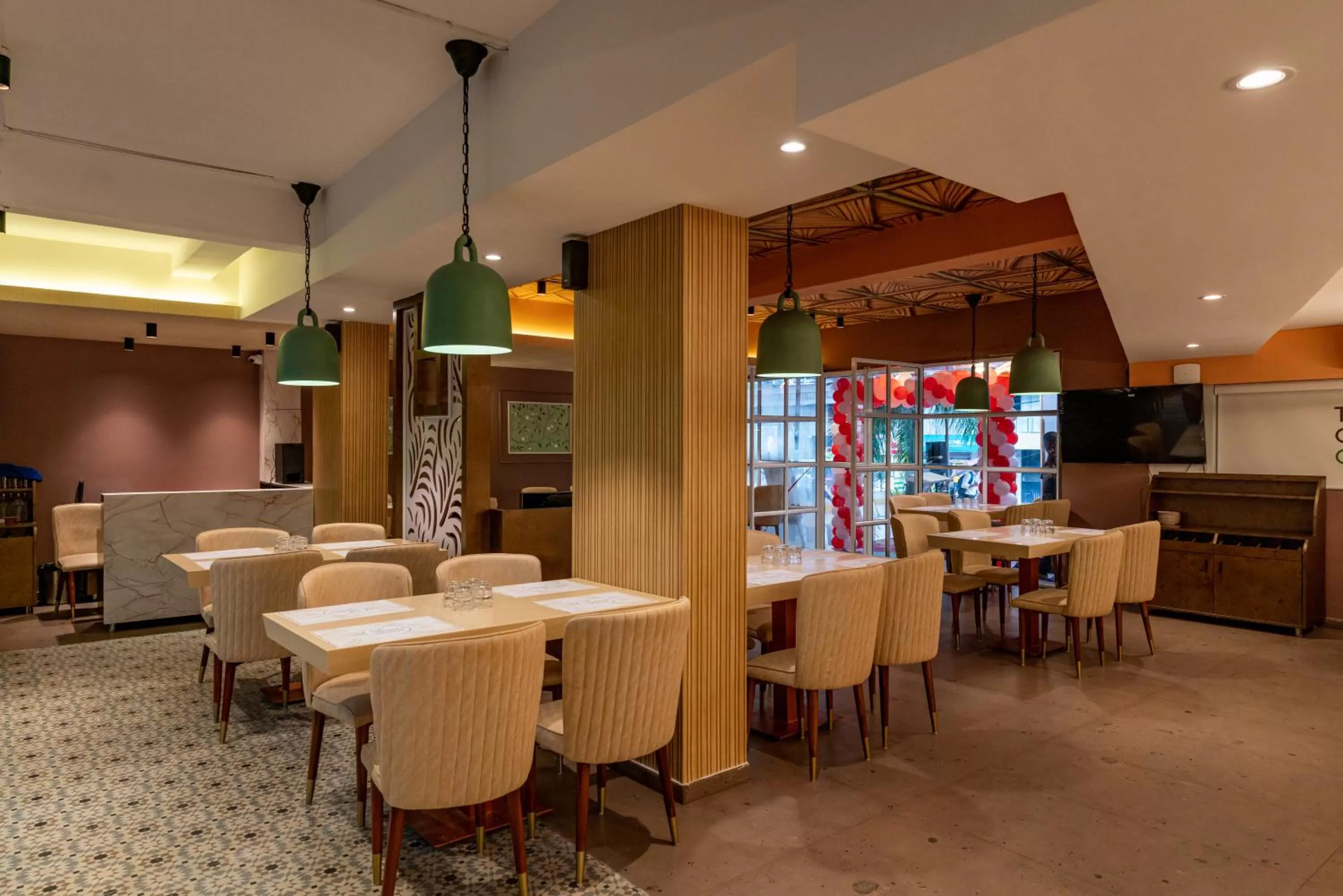 Restaurant/places to eat in Royal Plaza Suites by RAK Rooms, Mangaluru