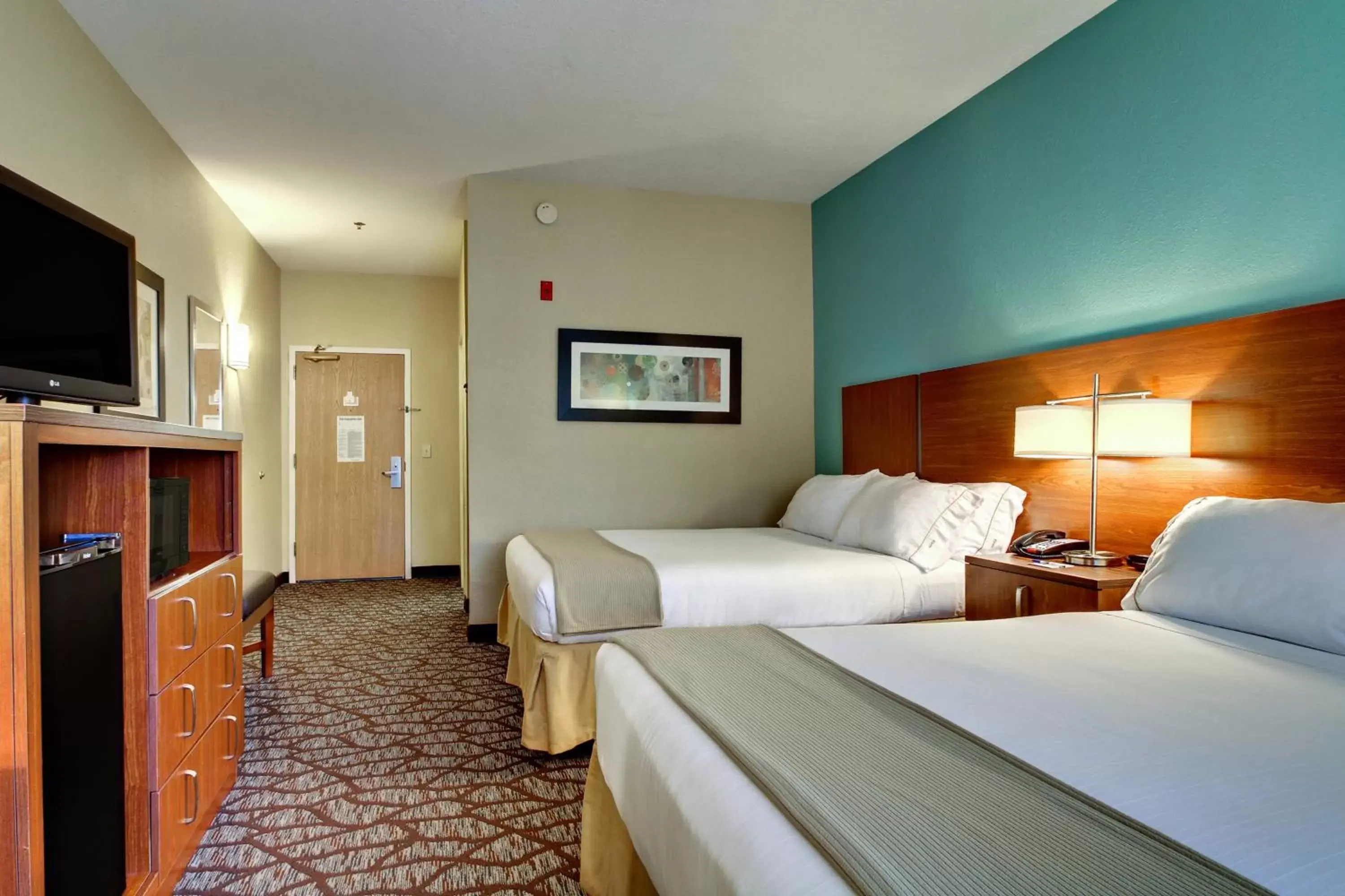 Photo of the whole room, Bed in Holiday Inn Express & Suites Jacksonville South - I-295, an IHG Hotel