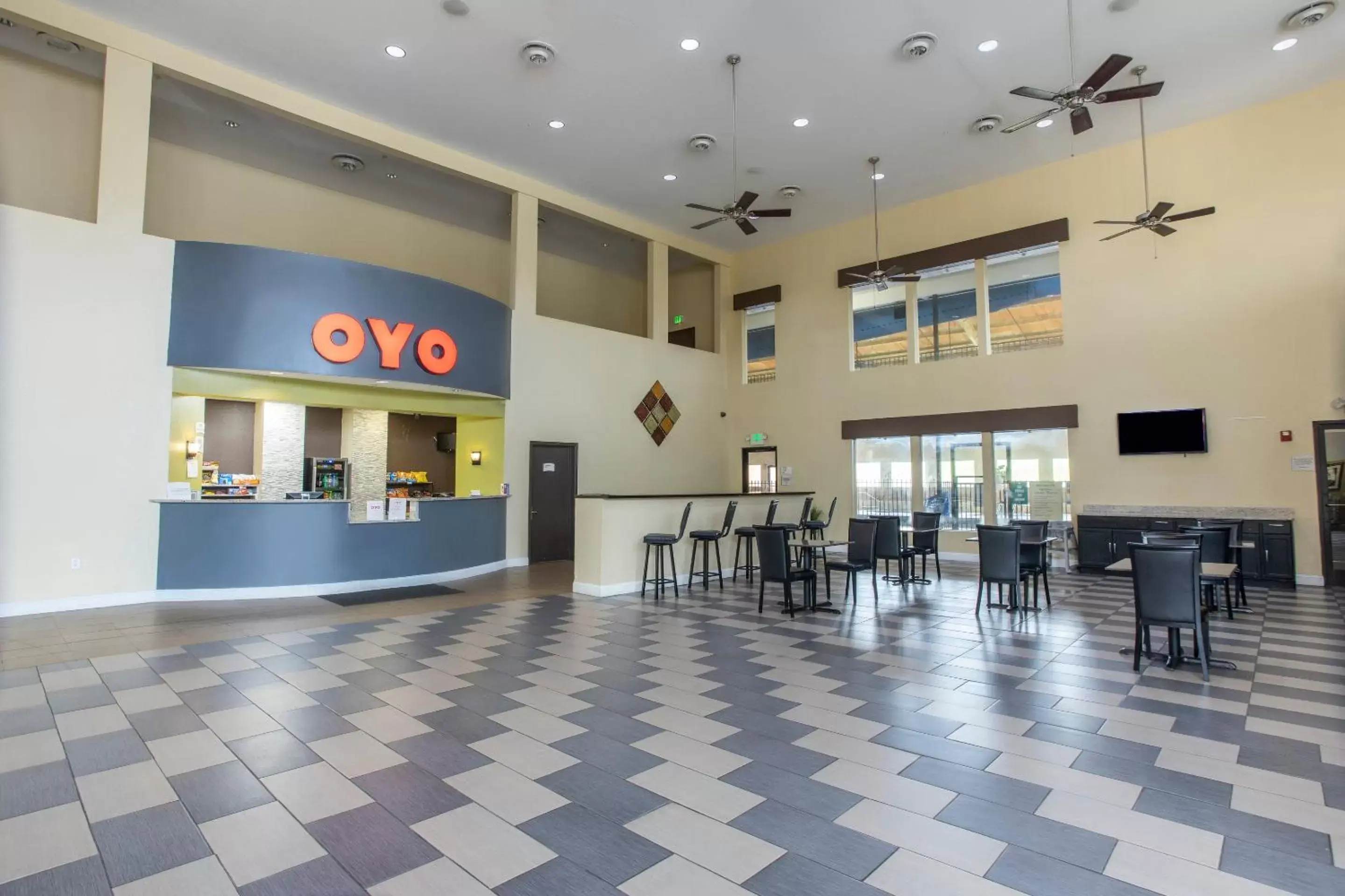Lobby or reception in OYO Hotel Knoxville TN Cedar Bluff I-40