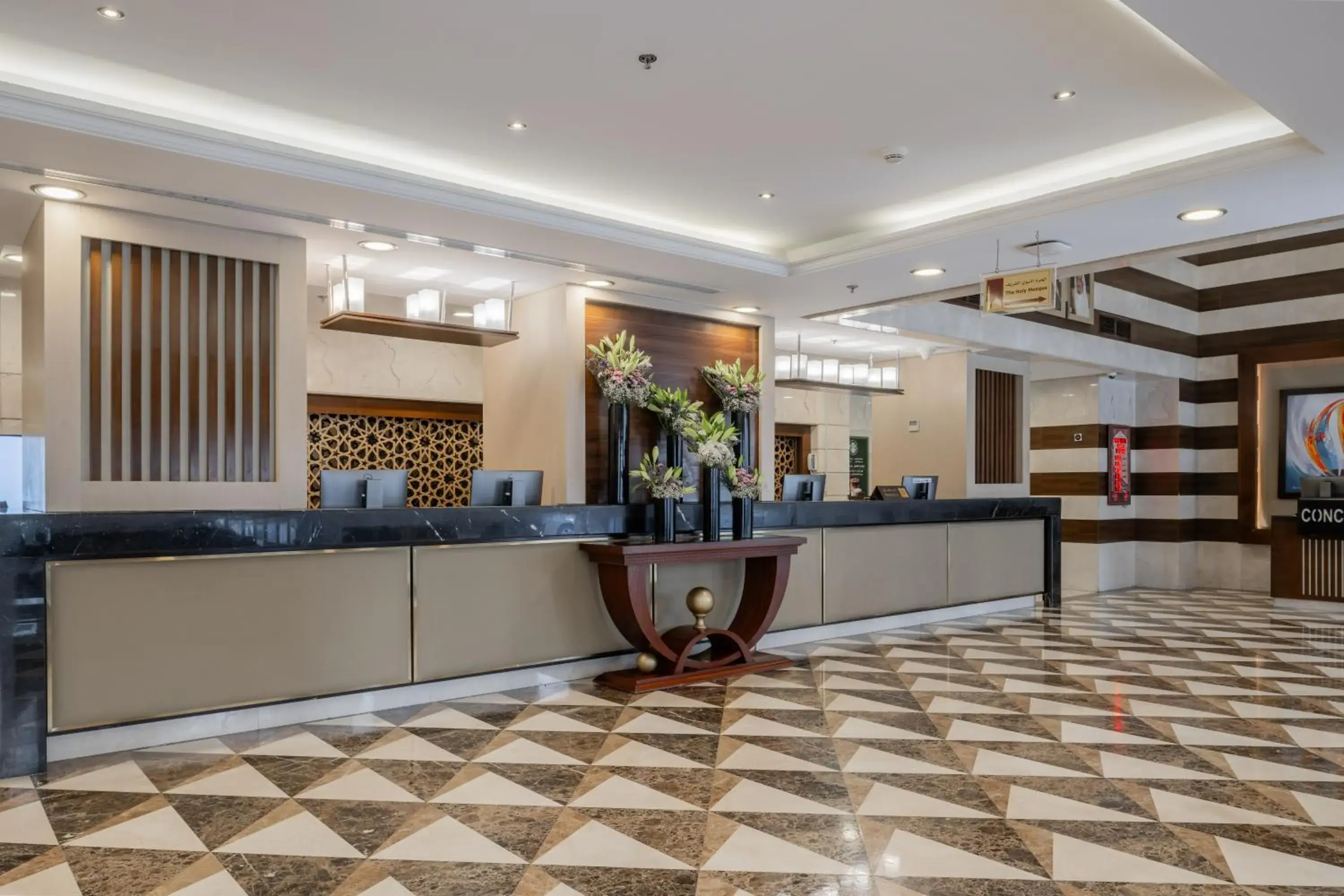 Lobby/Reception in Al Aqeeq Madinah Hotel