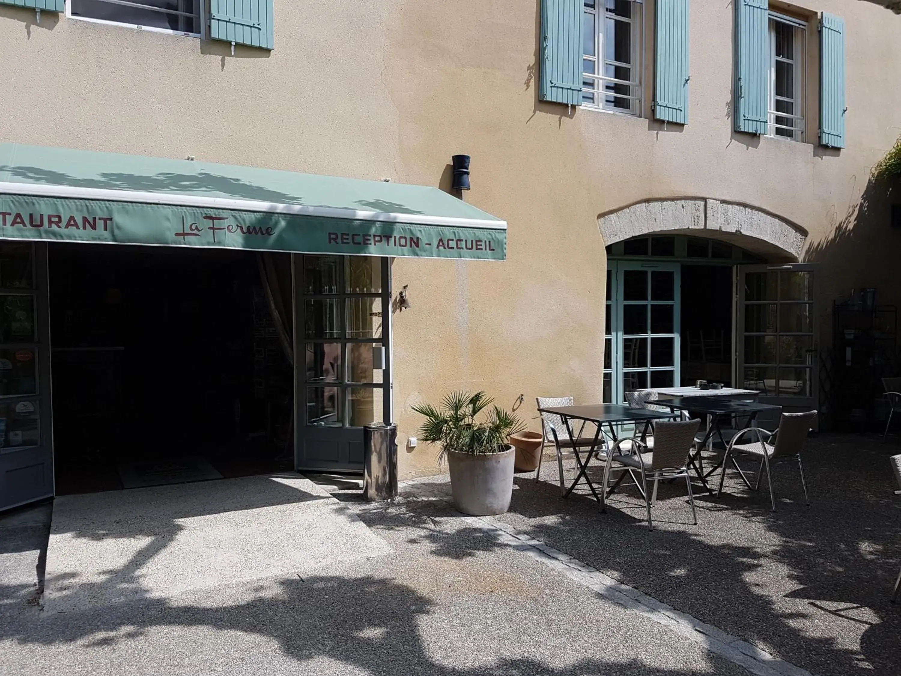 Patio in Hotel Restaurant la Ferme